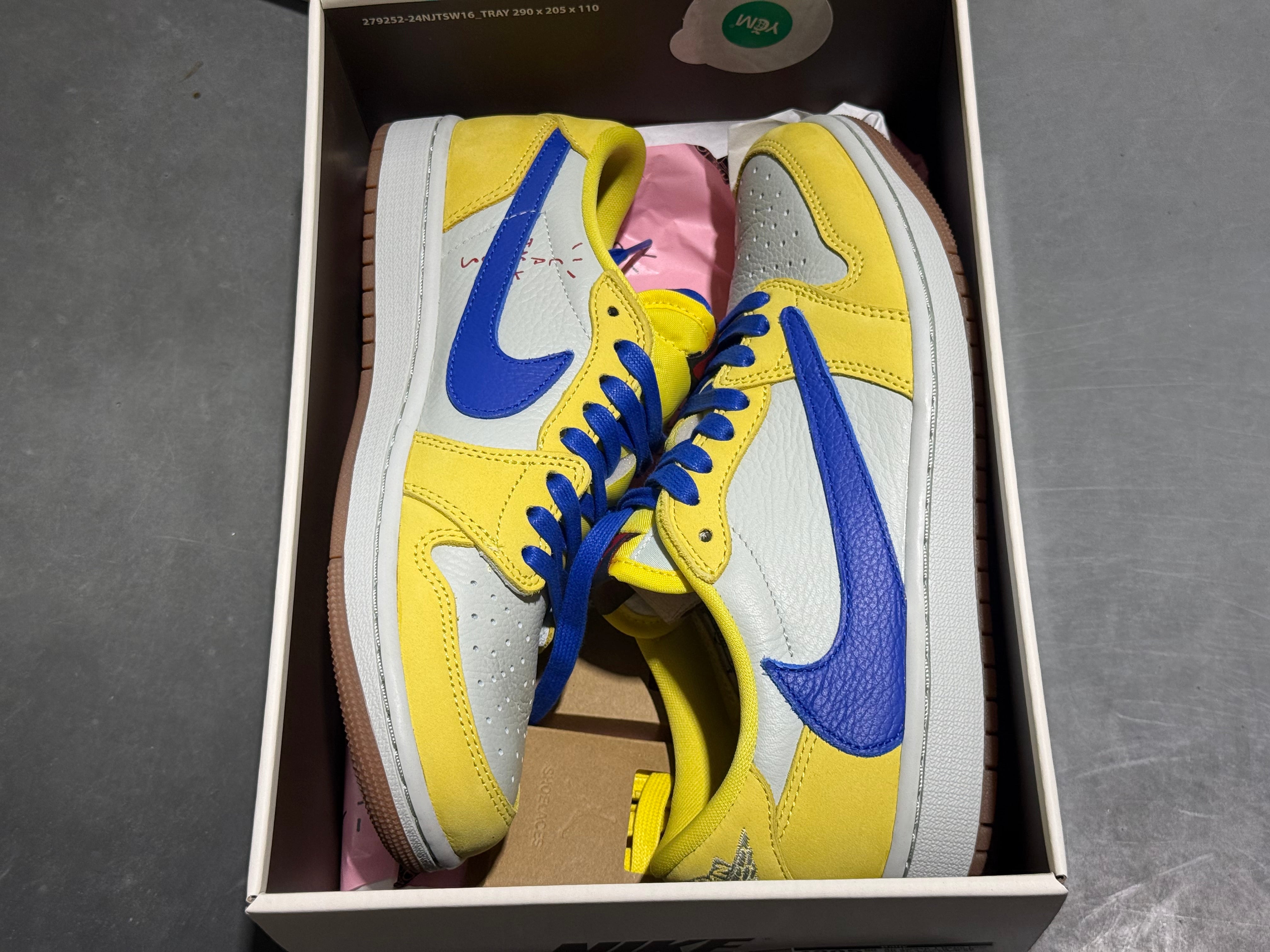 Air Jordan 1 Retro Low OG SP x Travis Scott - Canary Size 8W/6.5Y