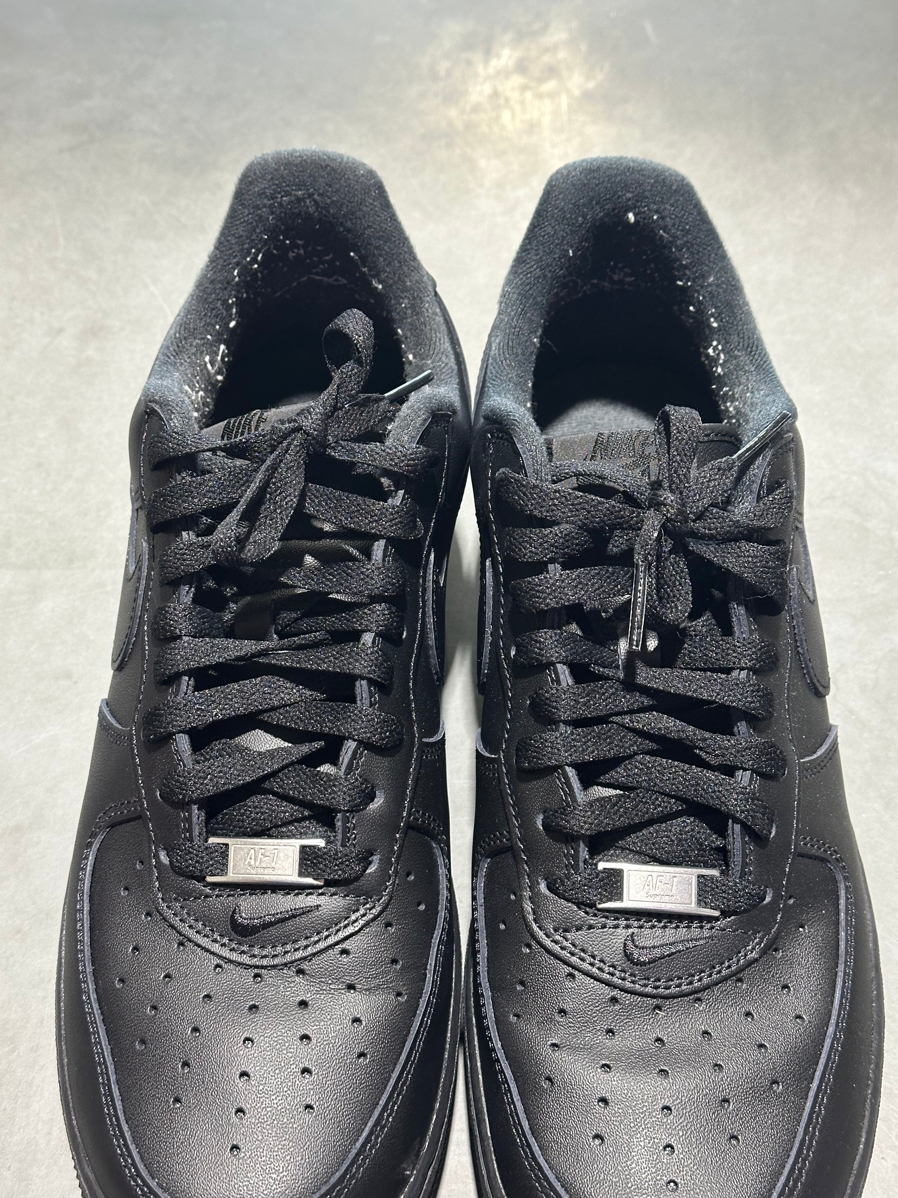 Nike Air Force 1 Low / Supreme - Black Size 10