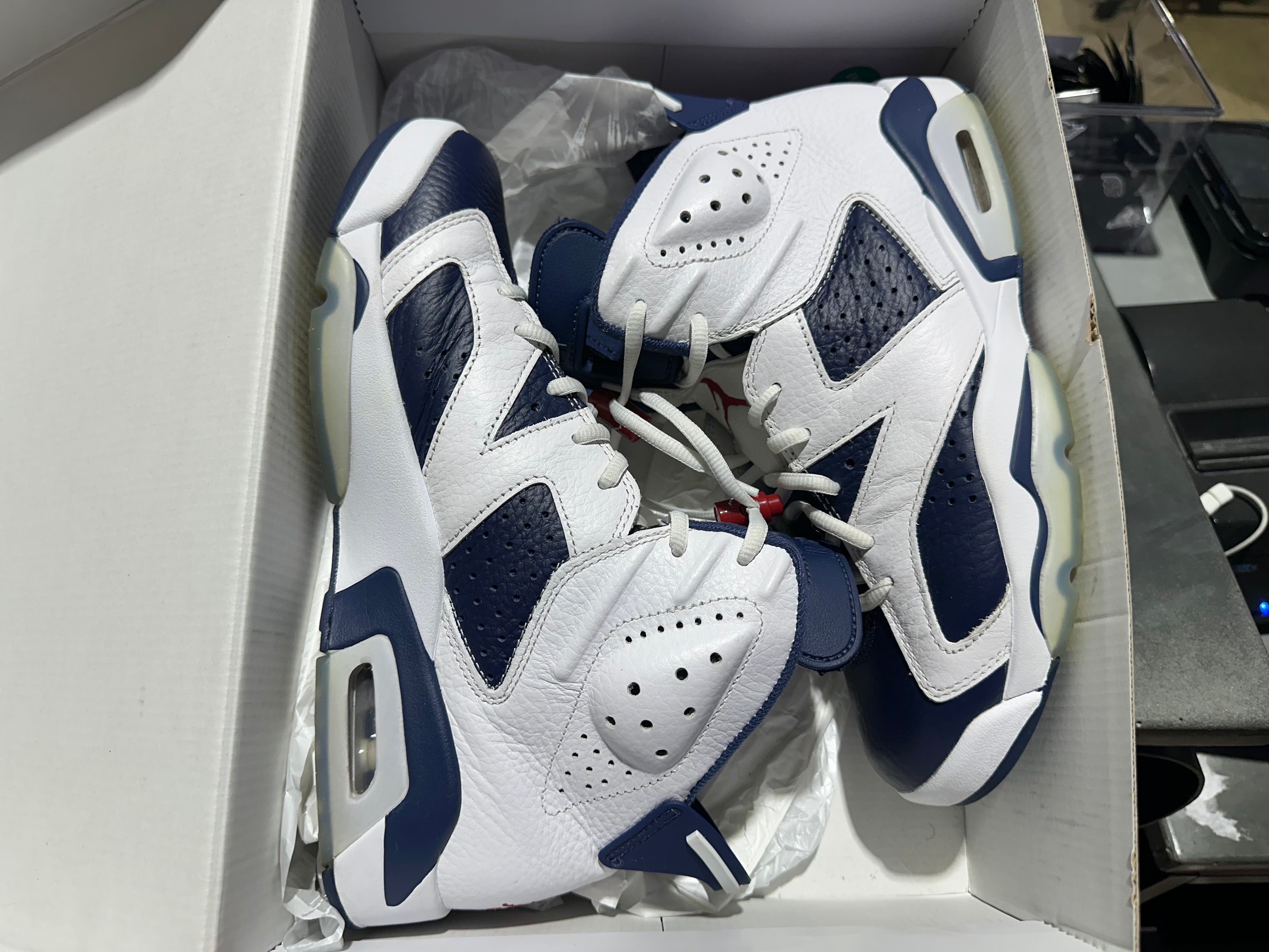 Air Jordan 6 Retro - Olympic Size 9