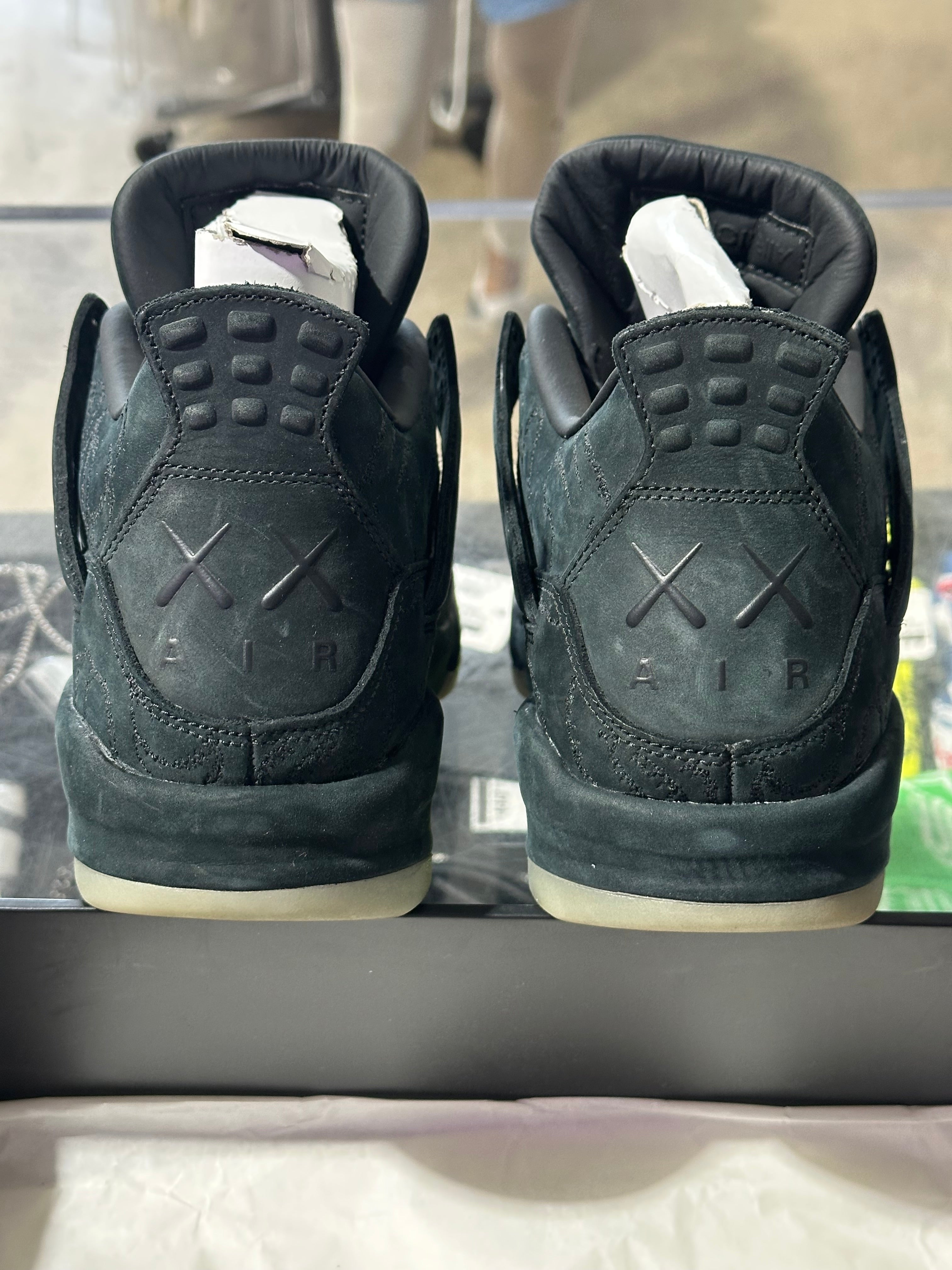 Air Jordan 4 Retro Kaws - Black Size 8