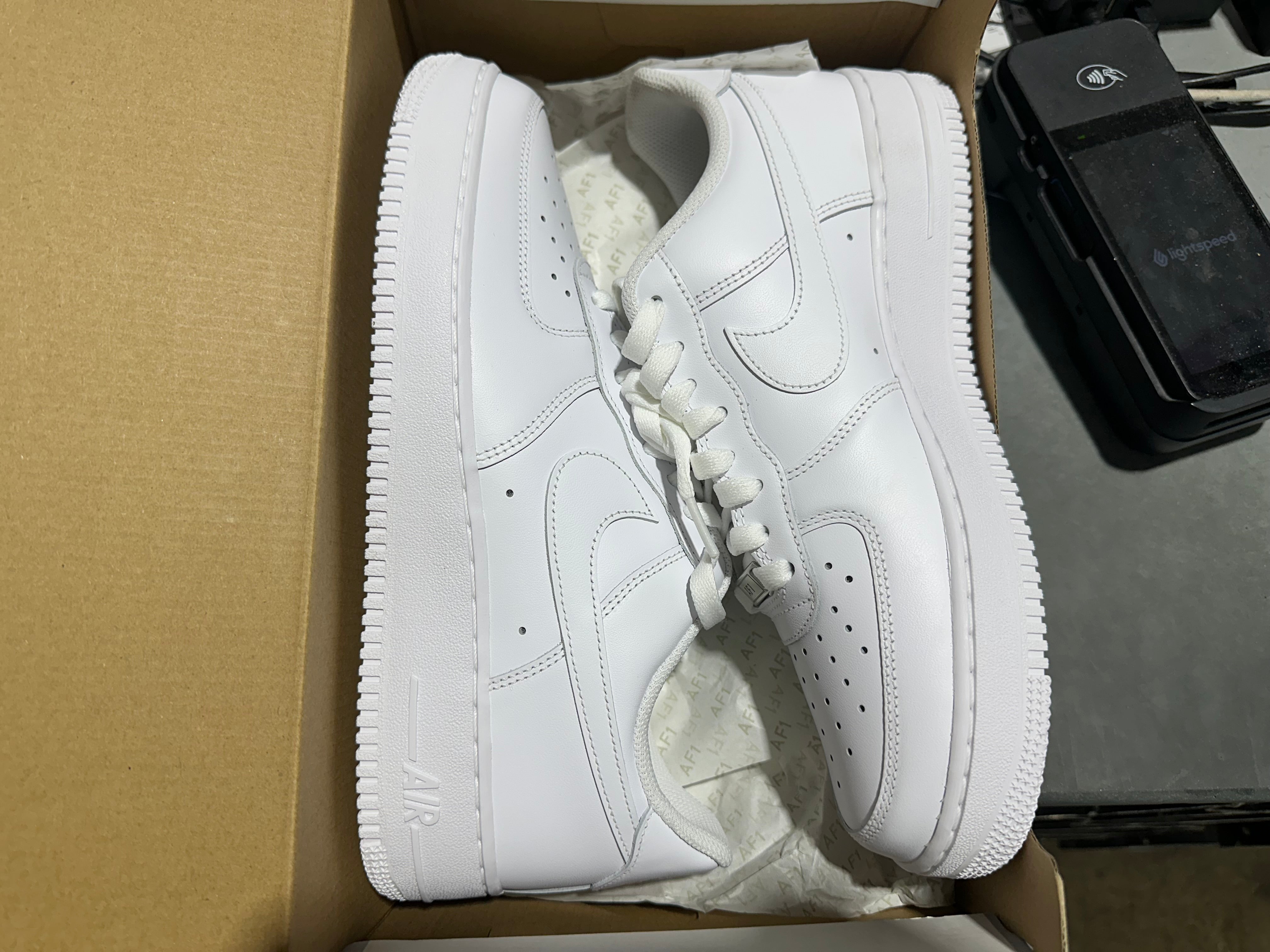 Nike Air Force 1 07 - Triple White Size 9