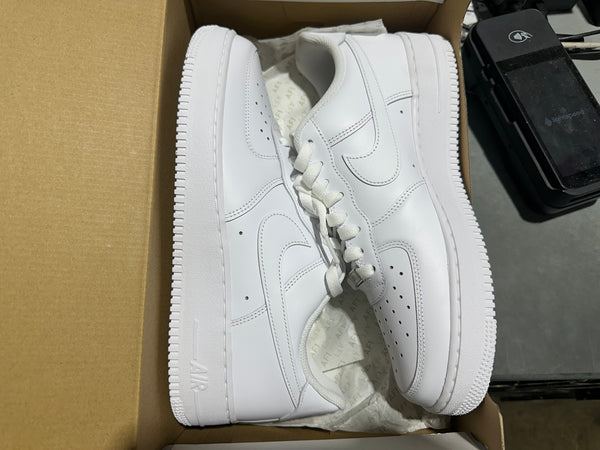 Nike Air Force 1 07 - Triple White Size 9