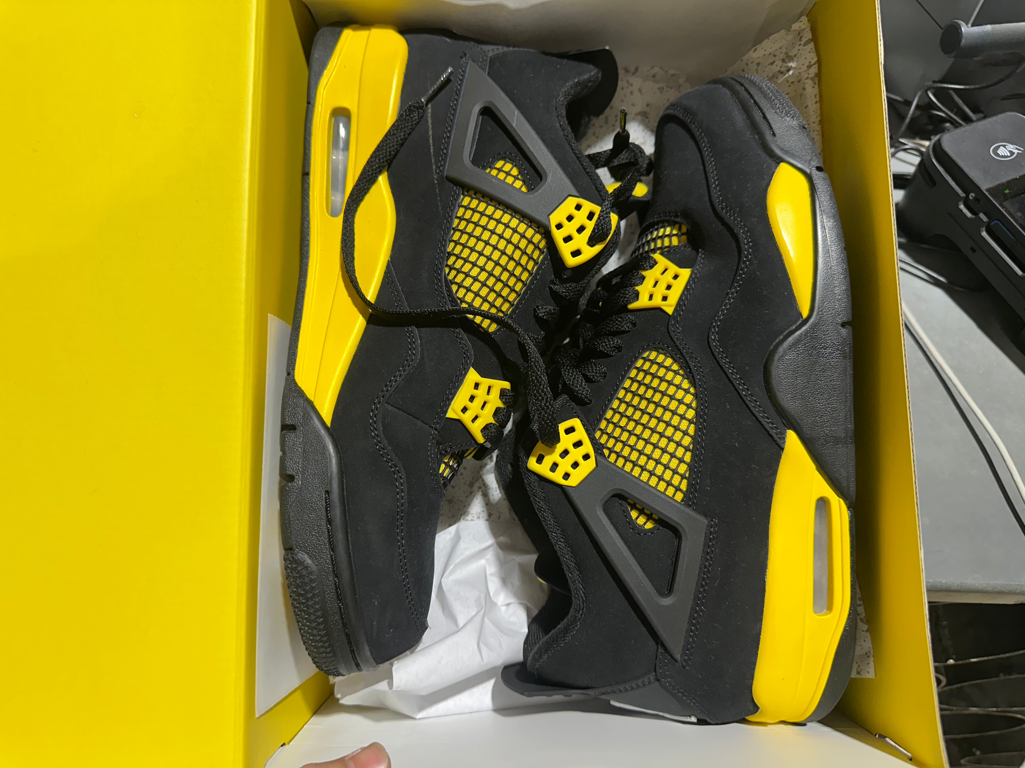 Air Jordan 4 Retro - Thunder Size 11