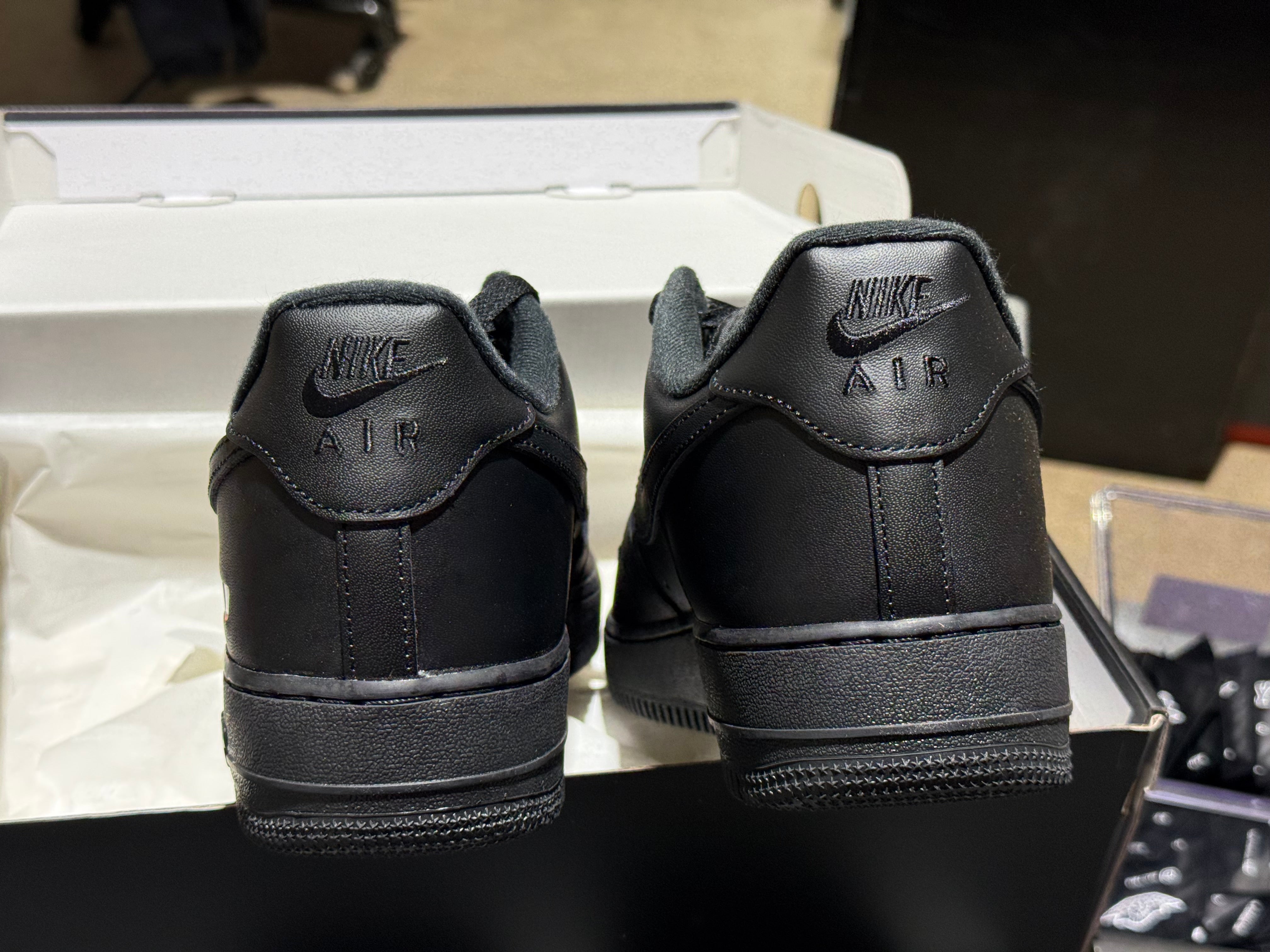 Nike Air Force 1 Low / Supreme - Black Size 11