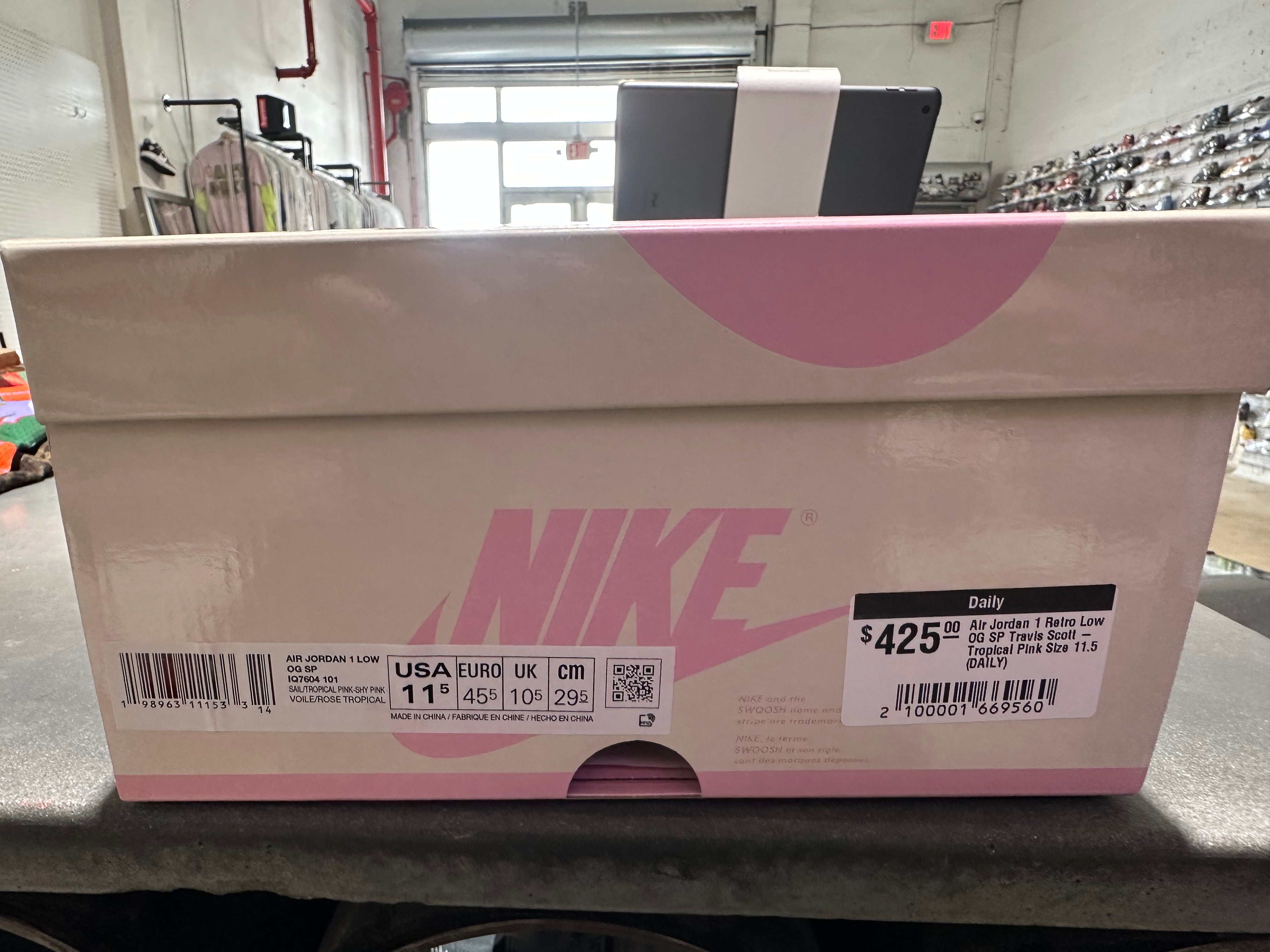 Air Jordan 1 Retro Low OG SP Travis Scott - Tropical Pink Size 11.5