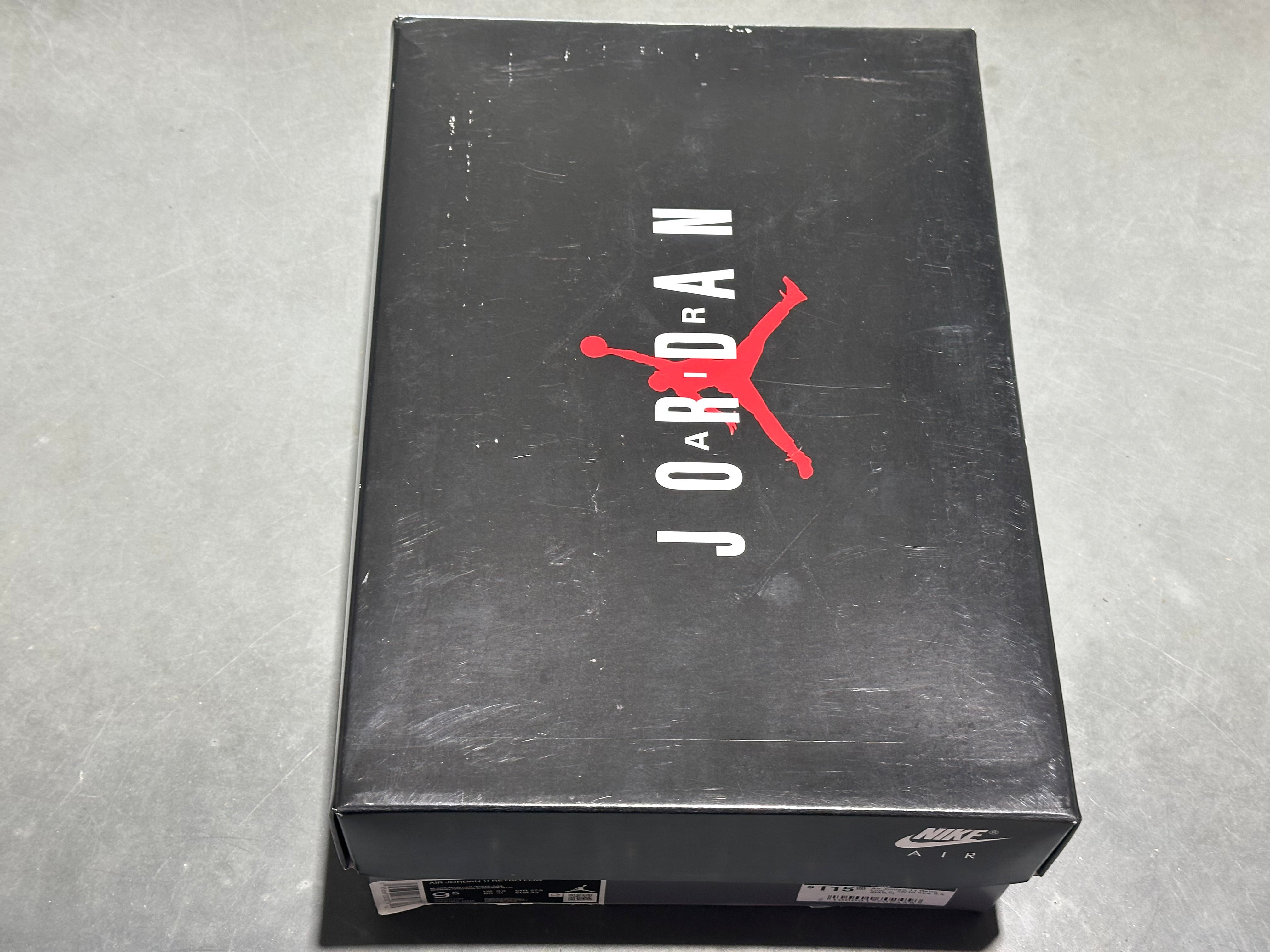 Air Jordan 11 Retro Low - 72/10 Size 9.5