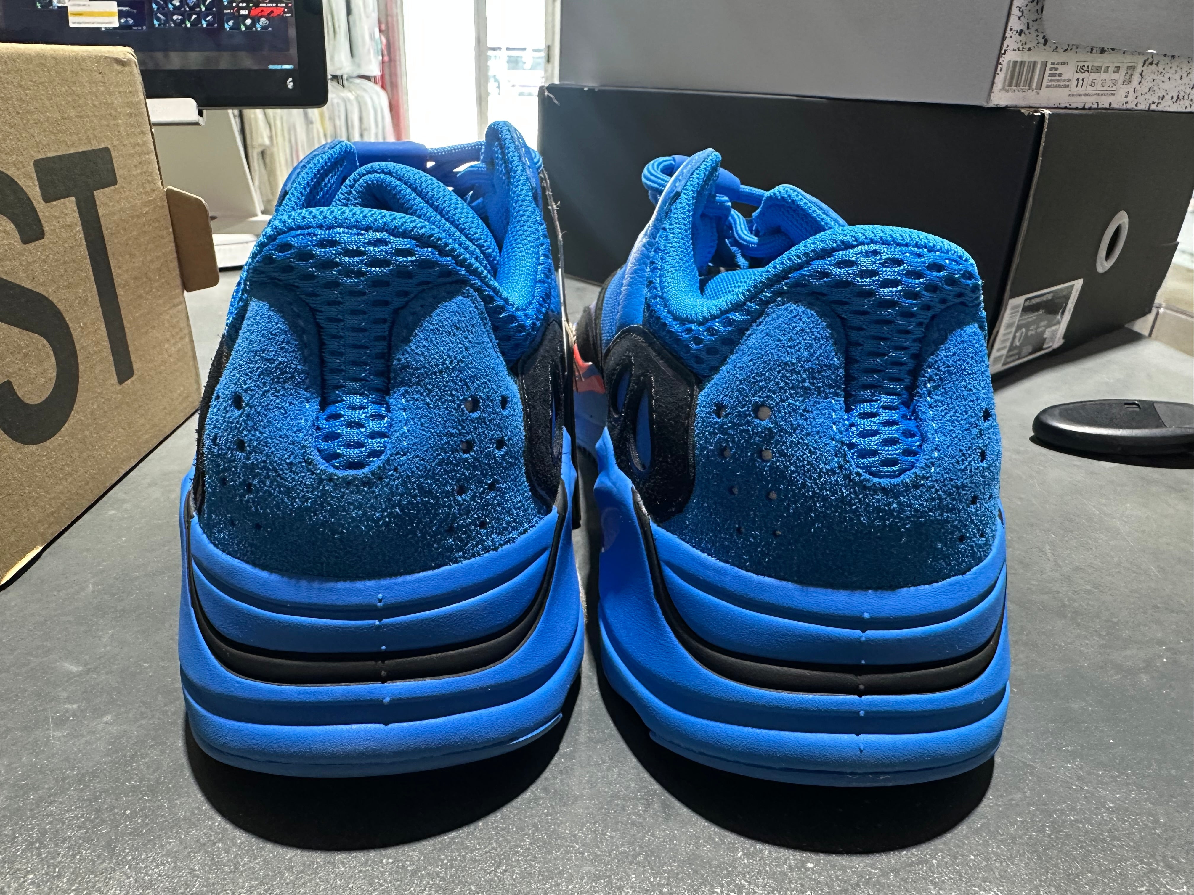 Adidas Yeezy Boost 700 - Hi Res Blue Size 10.5