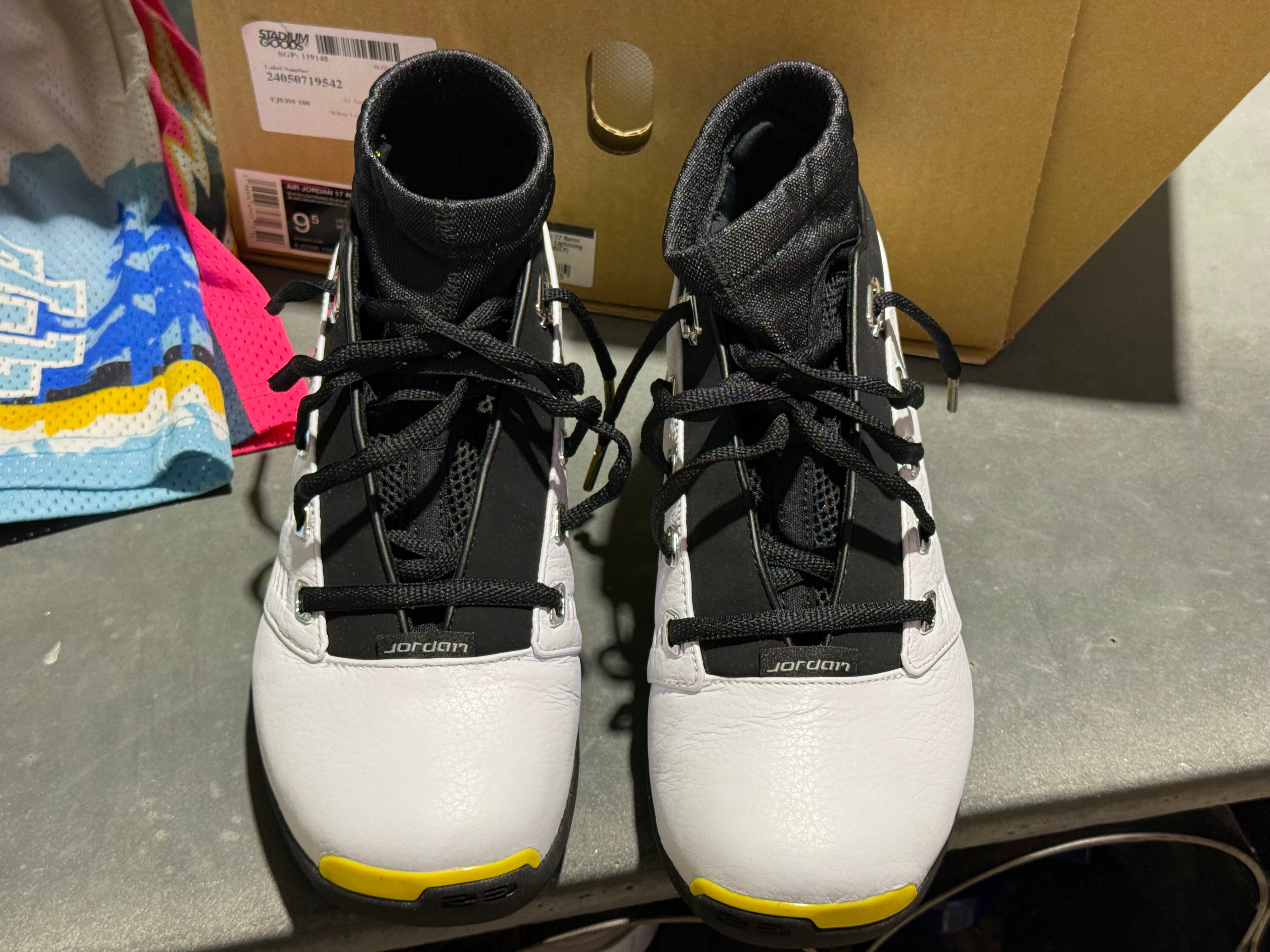 Air Jordan 17 Retro Low SP - Lightning Size 9.5