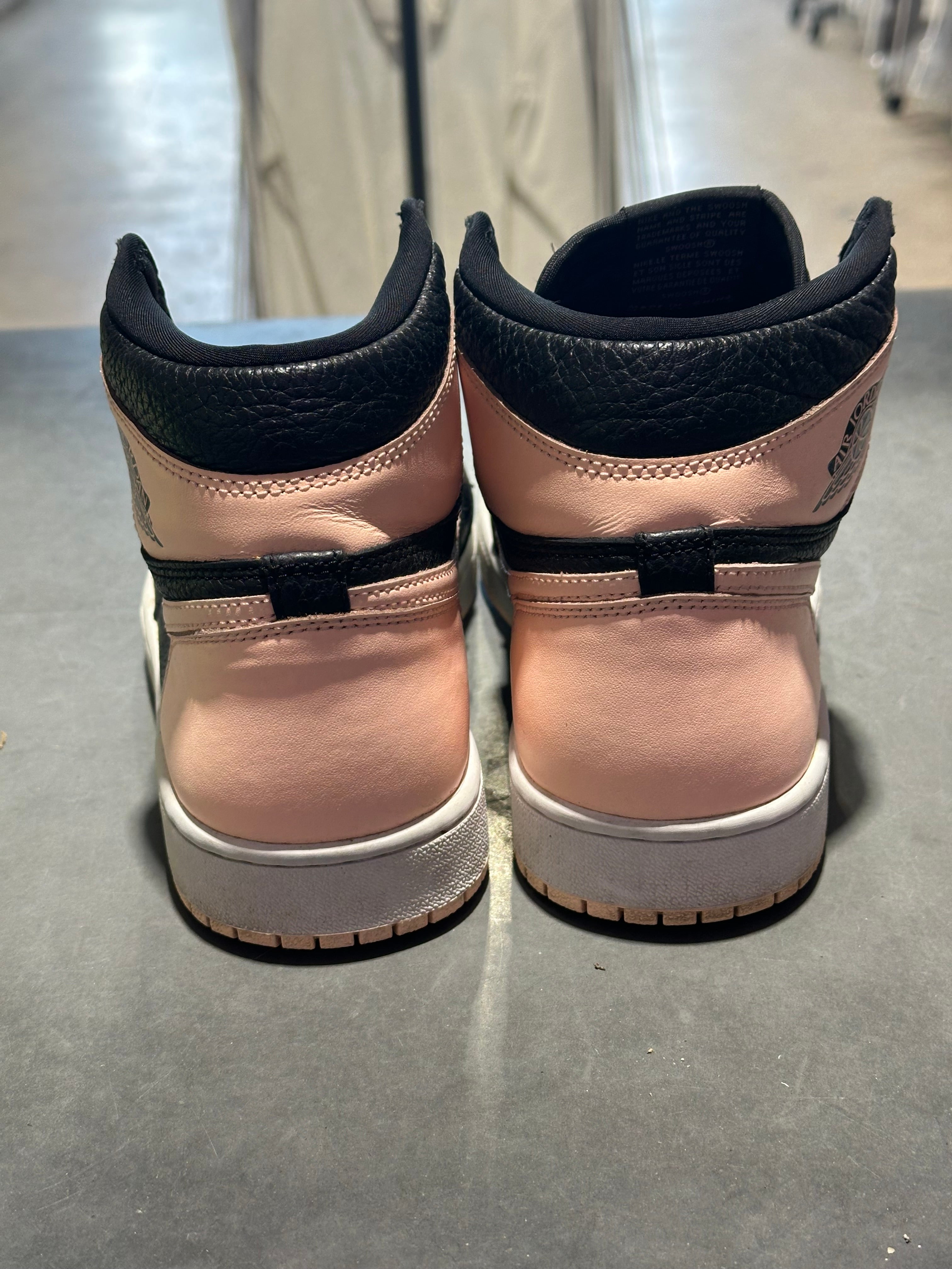 Air Jordan 1 Retro High OG - Crimson Tint Size 9.5