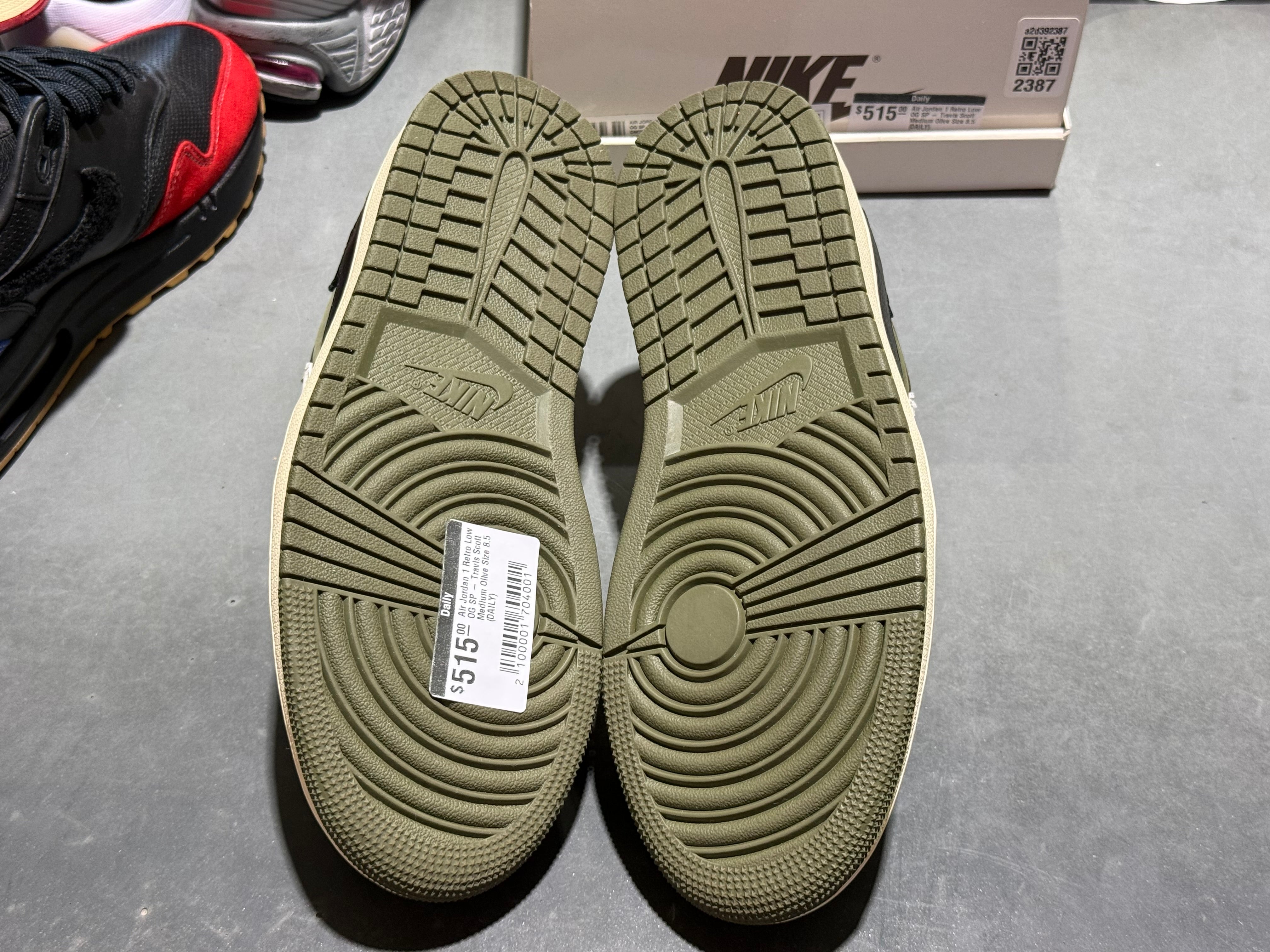 Air Jordan 1 Retro Low OG SP - Travis Scott Medium Olive Size 8.5