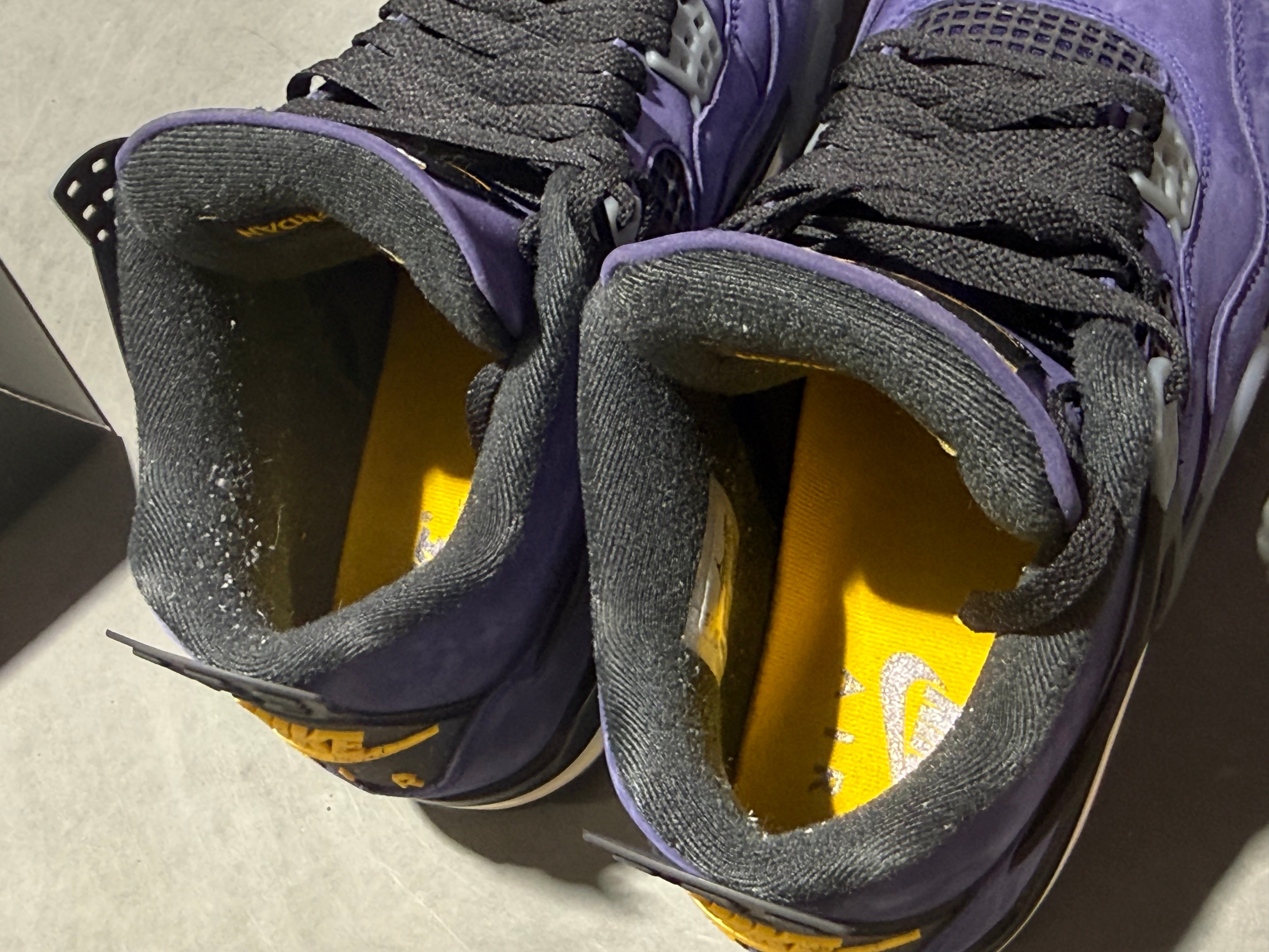 Air Jordan 4 Retro - Lakers Size 9.5