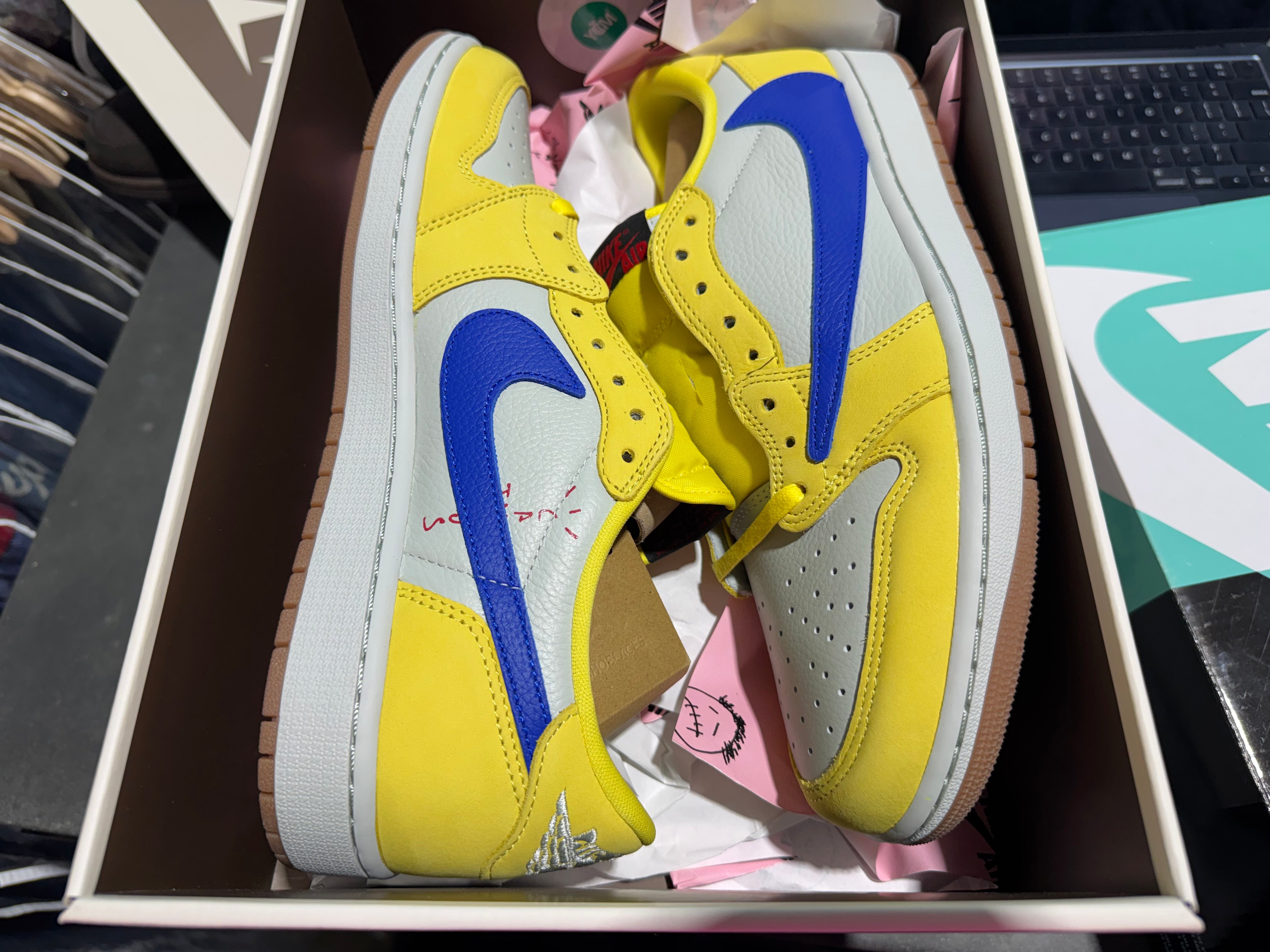 Air Jordan 1 Retro Low OG SP - Travis Scott/Canary Size 12W/10.5M