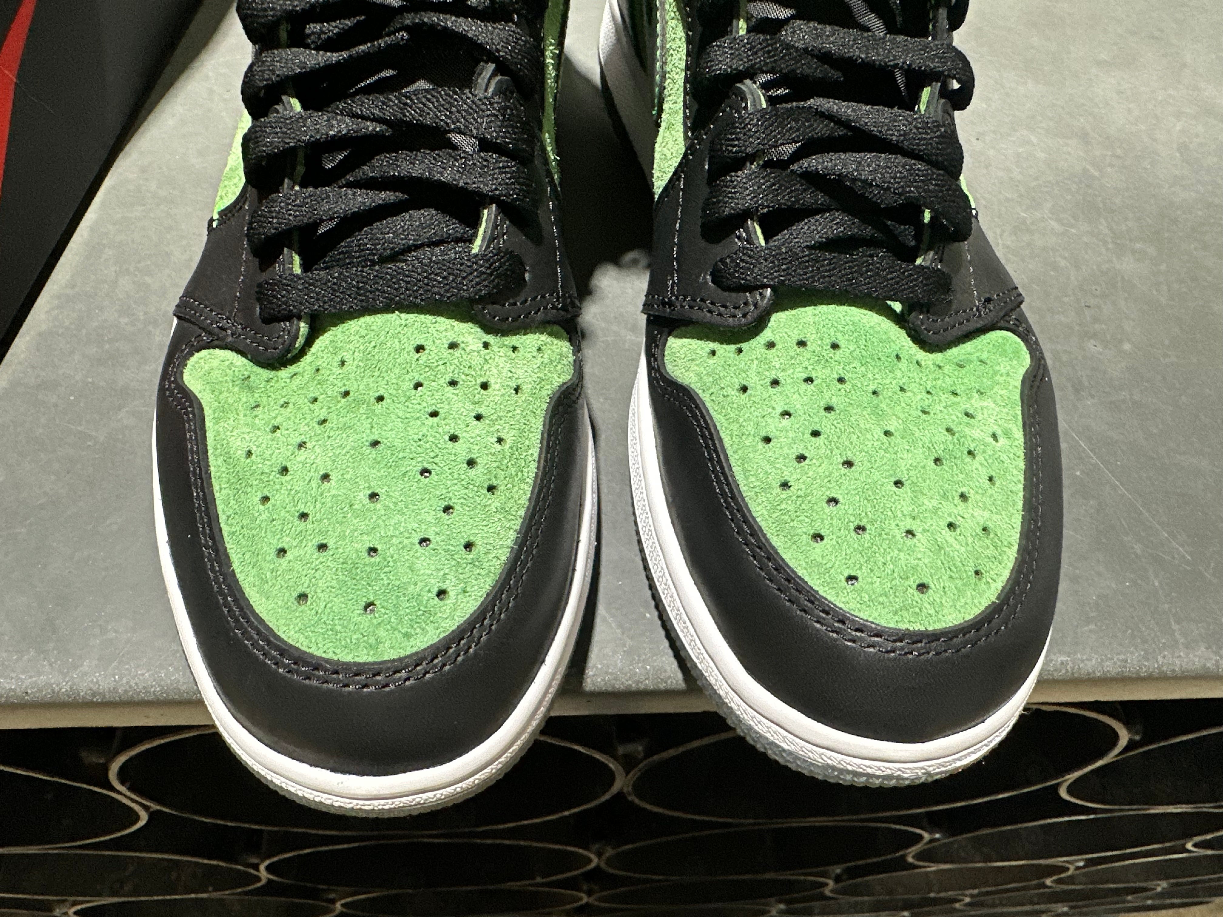 Air Jordan 1 Retro High Zoom - Zen Green Size 11