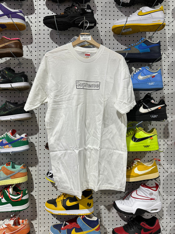 NEW Supreme KAWS Chalk Logo Tee - White Size Medium