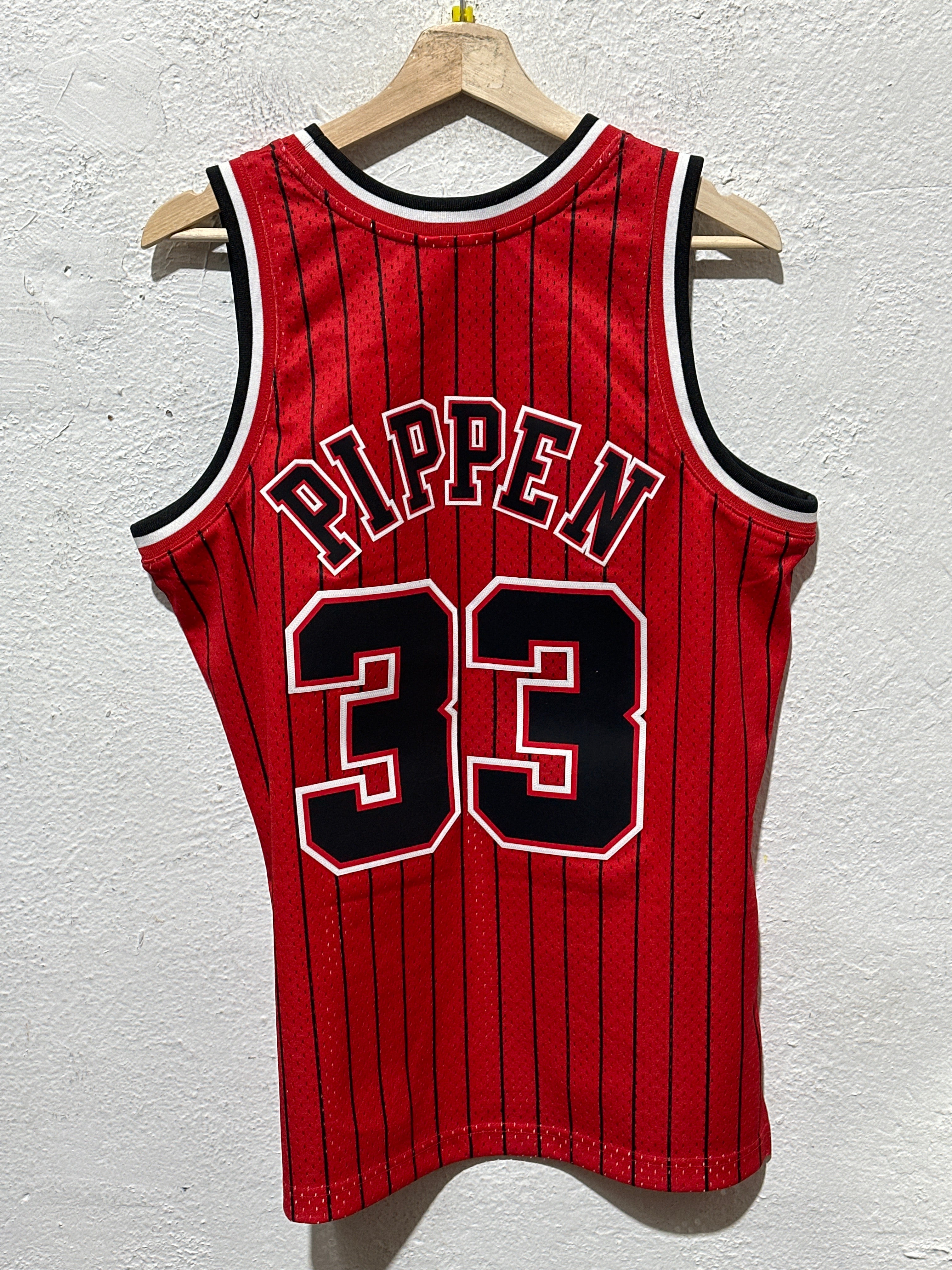 USED Scottie Pippen Chicago Bulls 95/96 Swingman Jersey - Red Size Medium