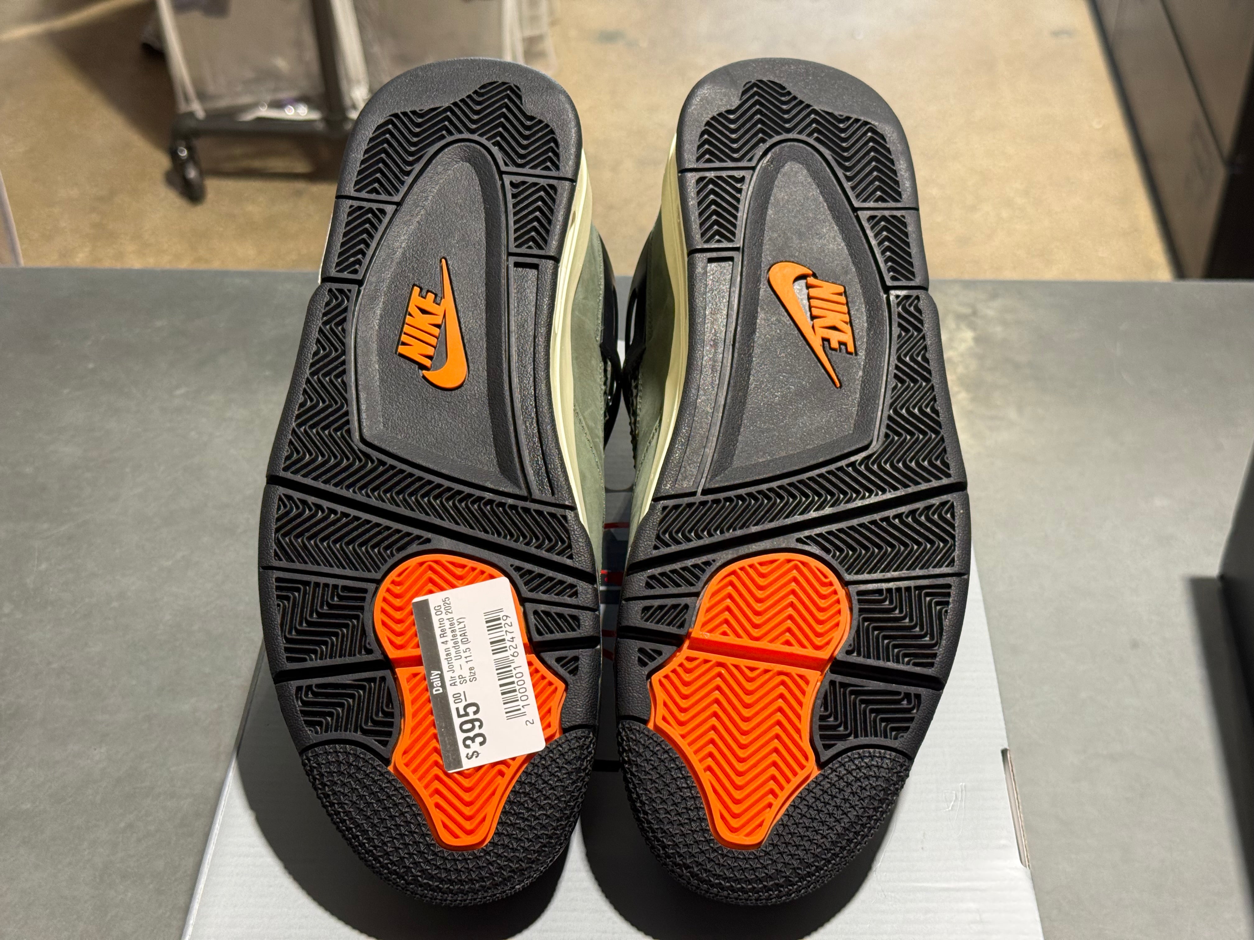 Air Jordan 4 Retro OG SP - Undefeated Size 10.5