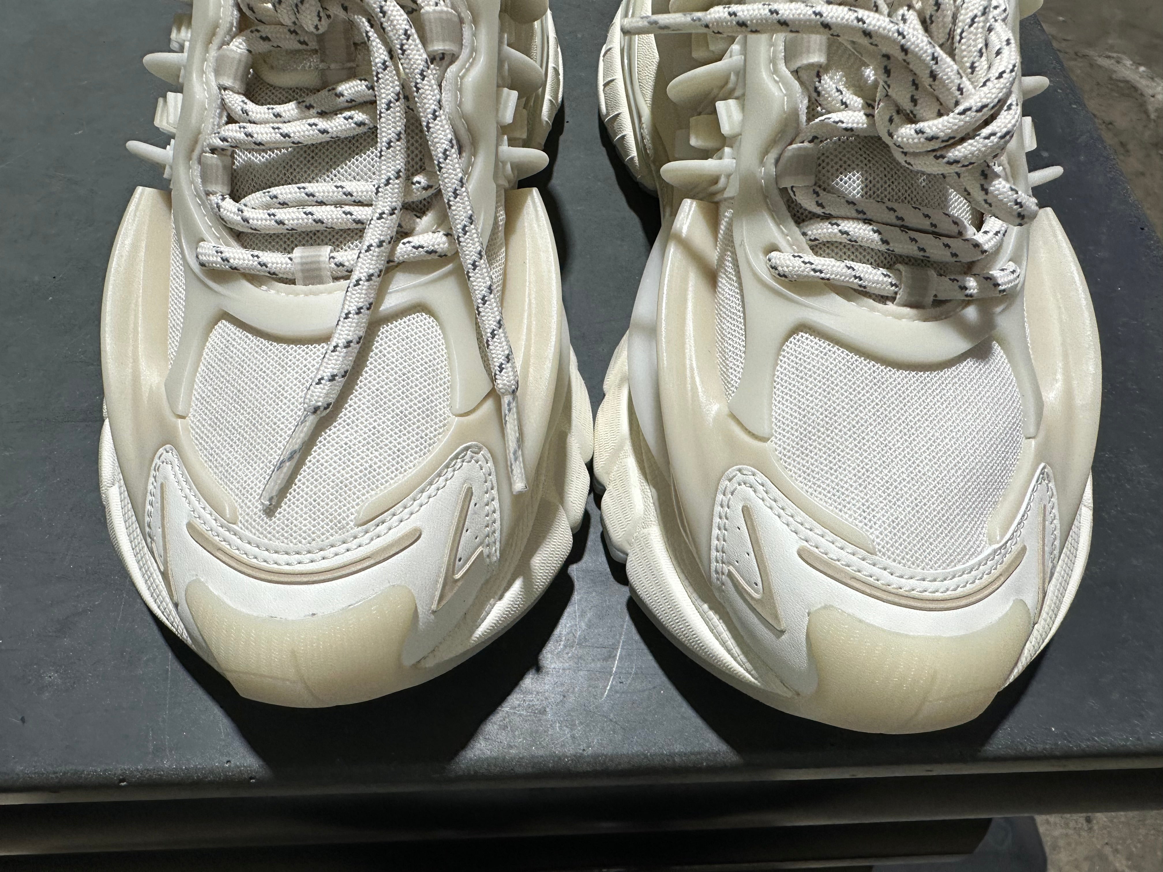 PW Adidas Jellyfish - White Size 9