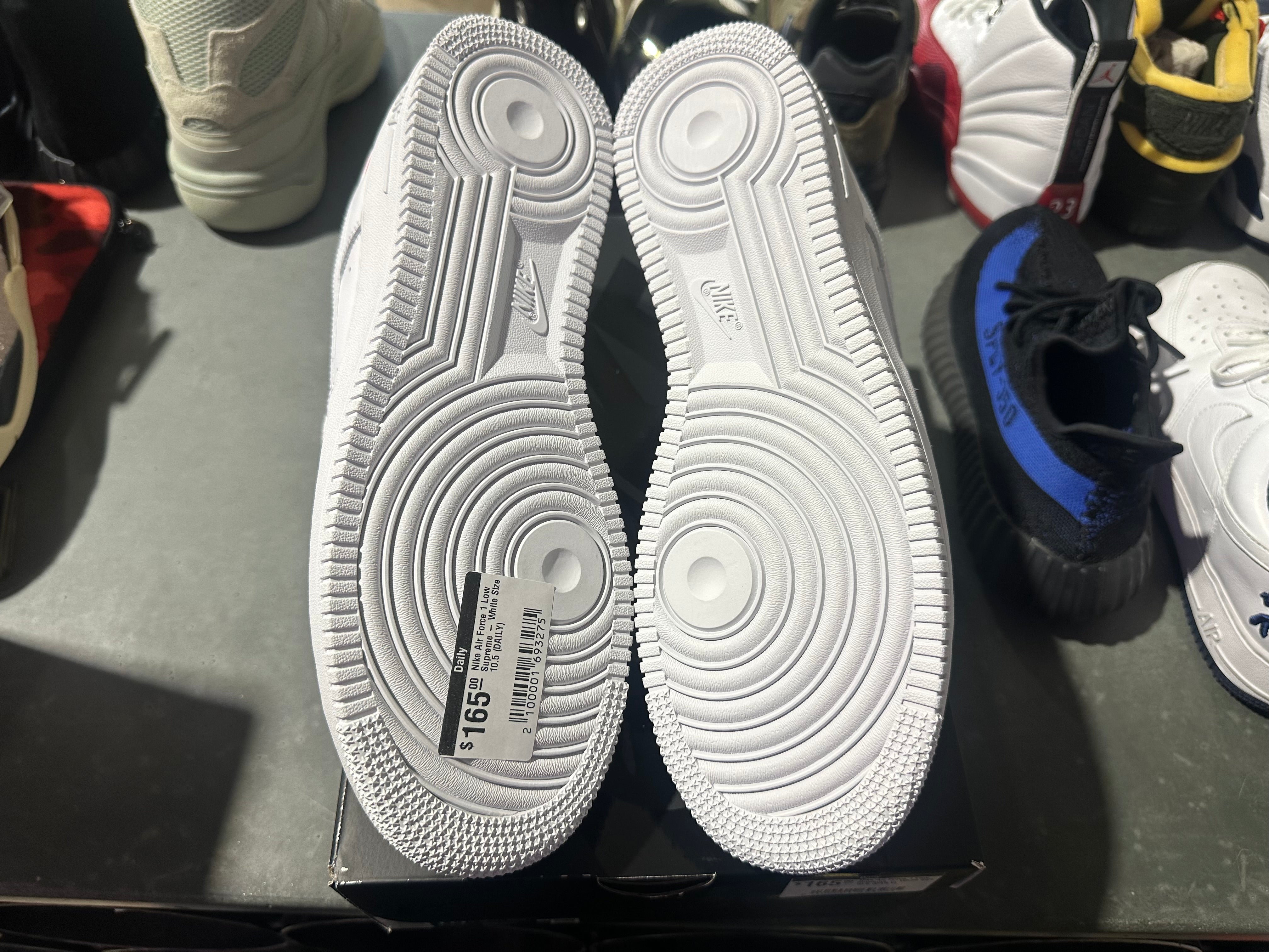 Nike Air Force 1 Low Supreme - White Size 10.5
