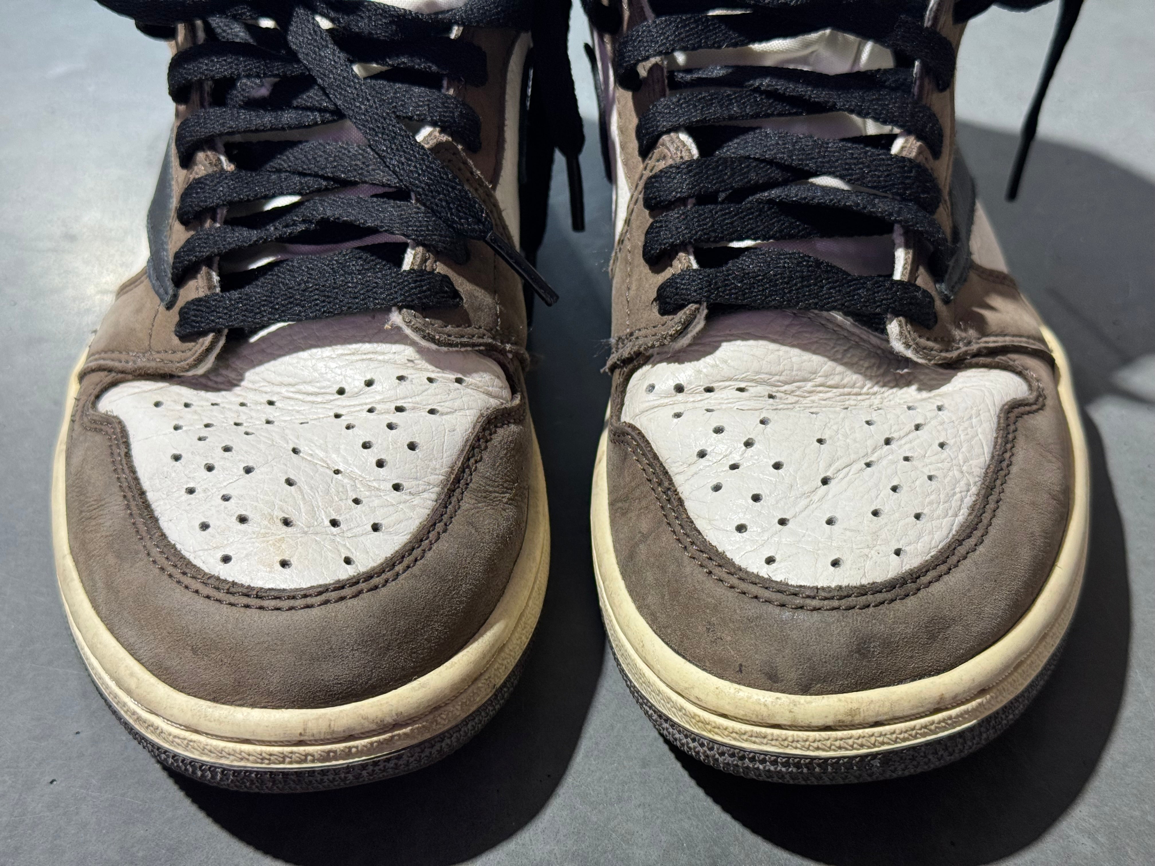 Air Jordan 1 Retro High OG - Travis Scott Mocha Size 9