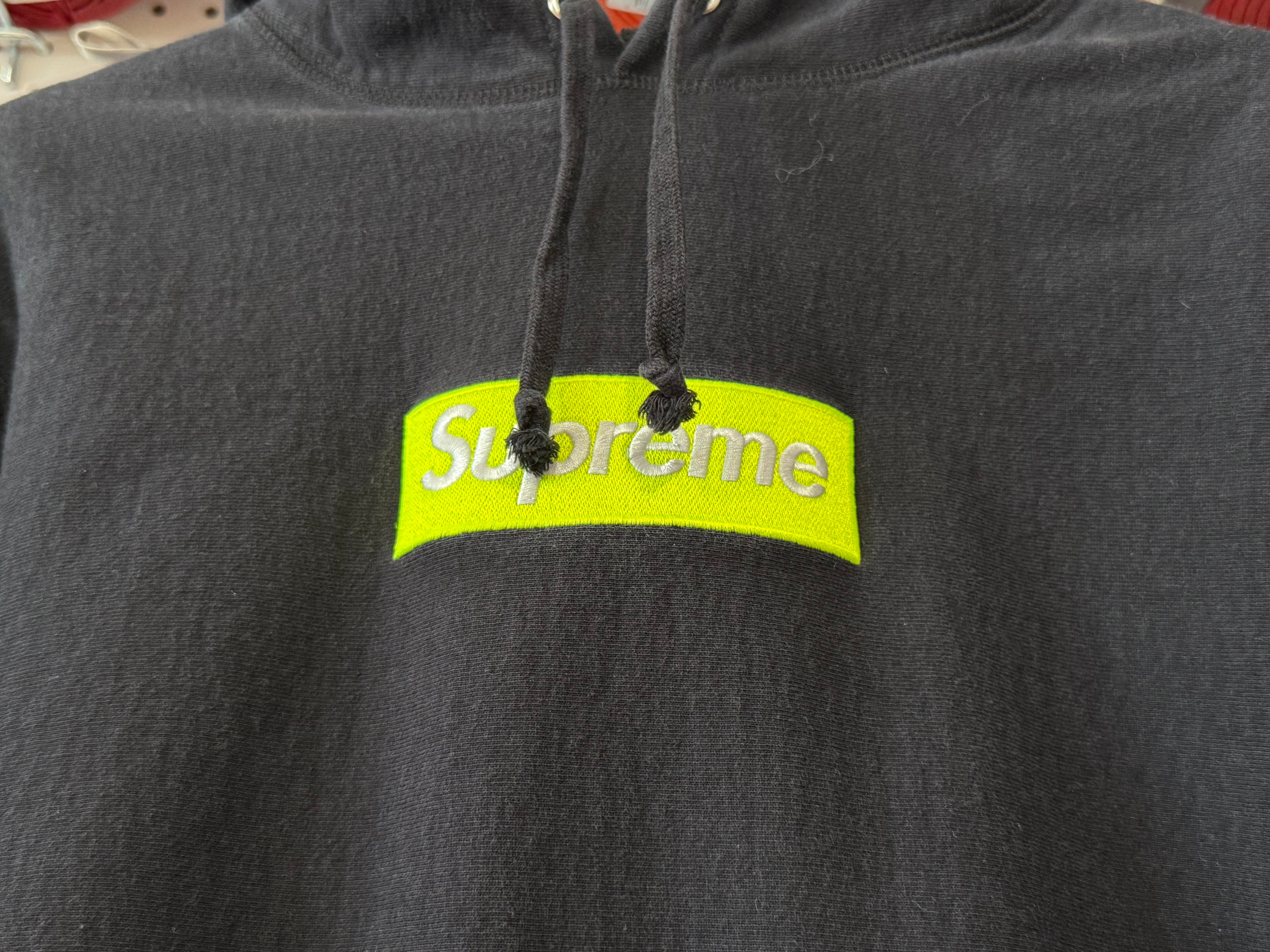 USED Supreme Box Logo Hooded Sweatshirt FW17 - Volt Size Medium