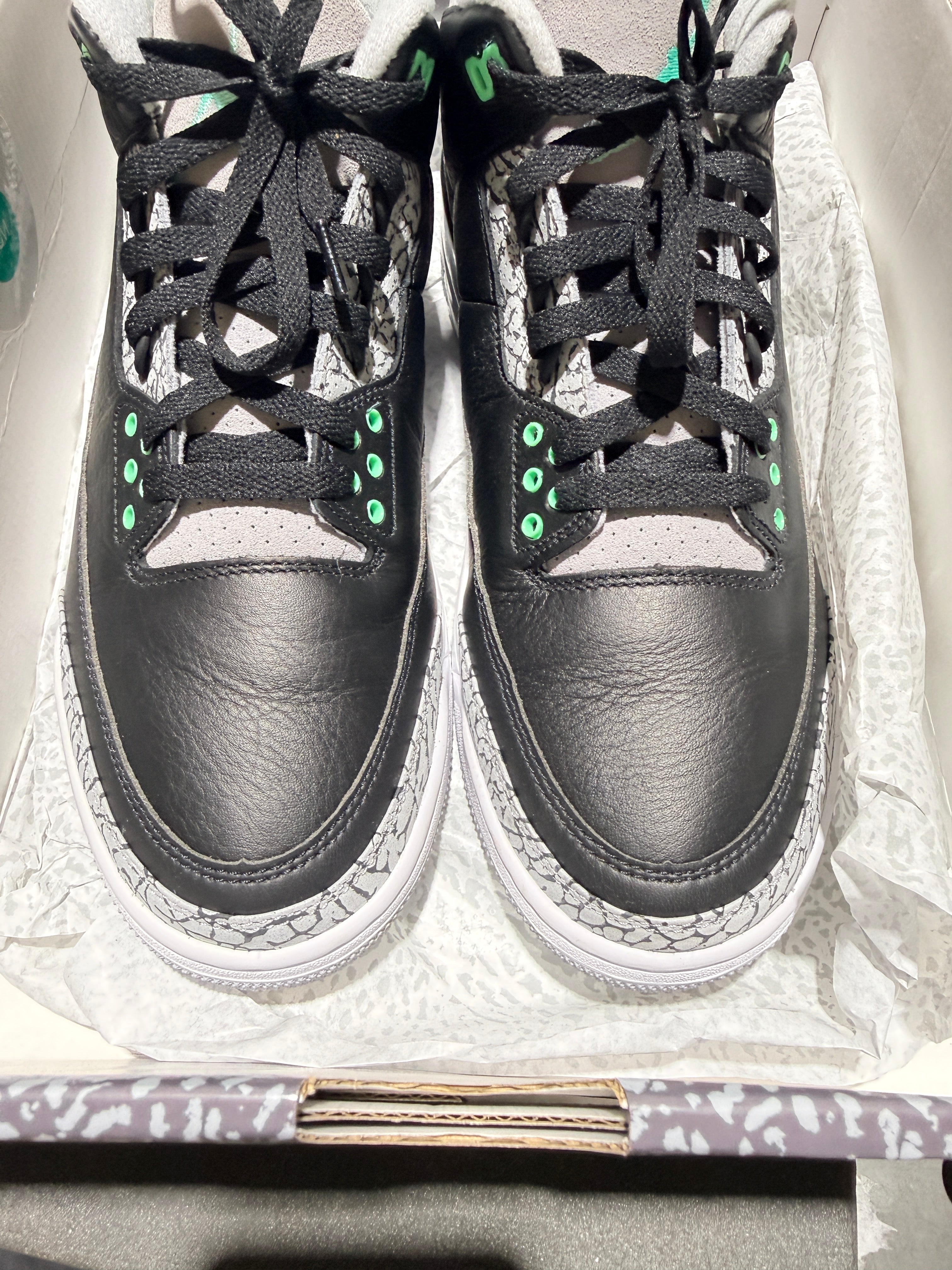 Air Jordan 3 Retro - Green Glow Size 11