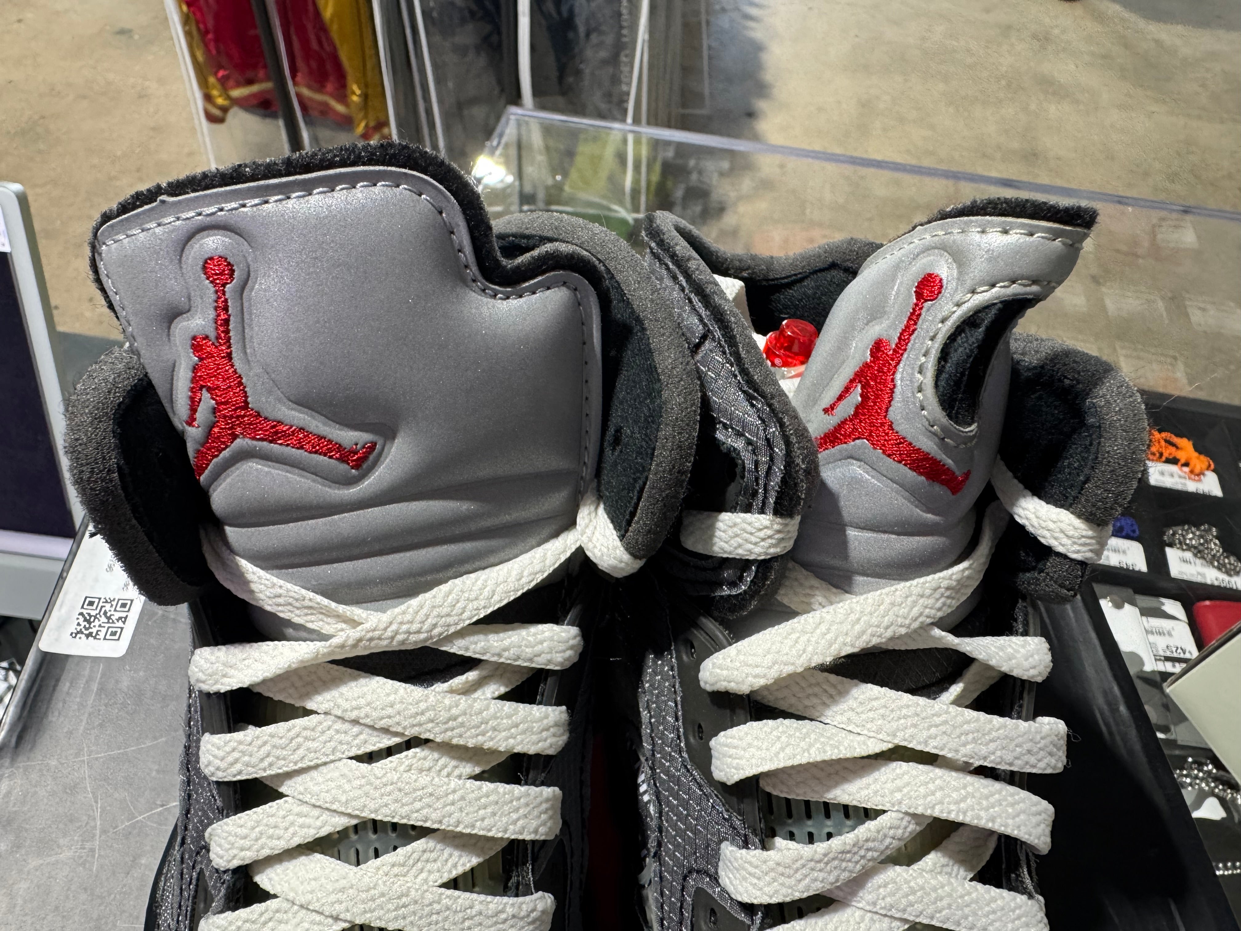 Air Jordan 5 Retro - Off-White/Muslin Size 8