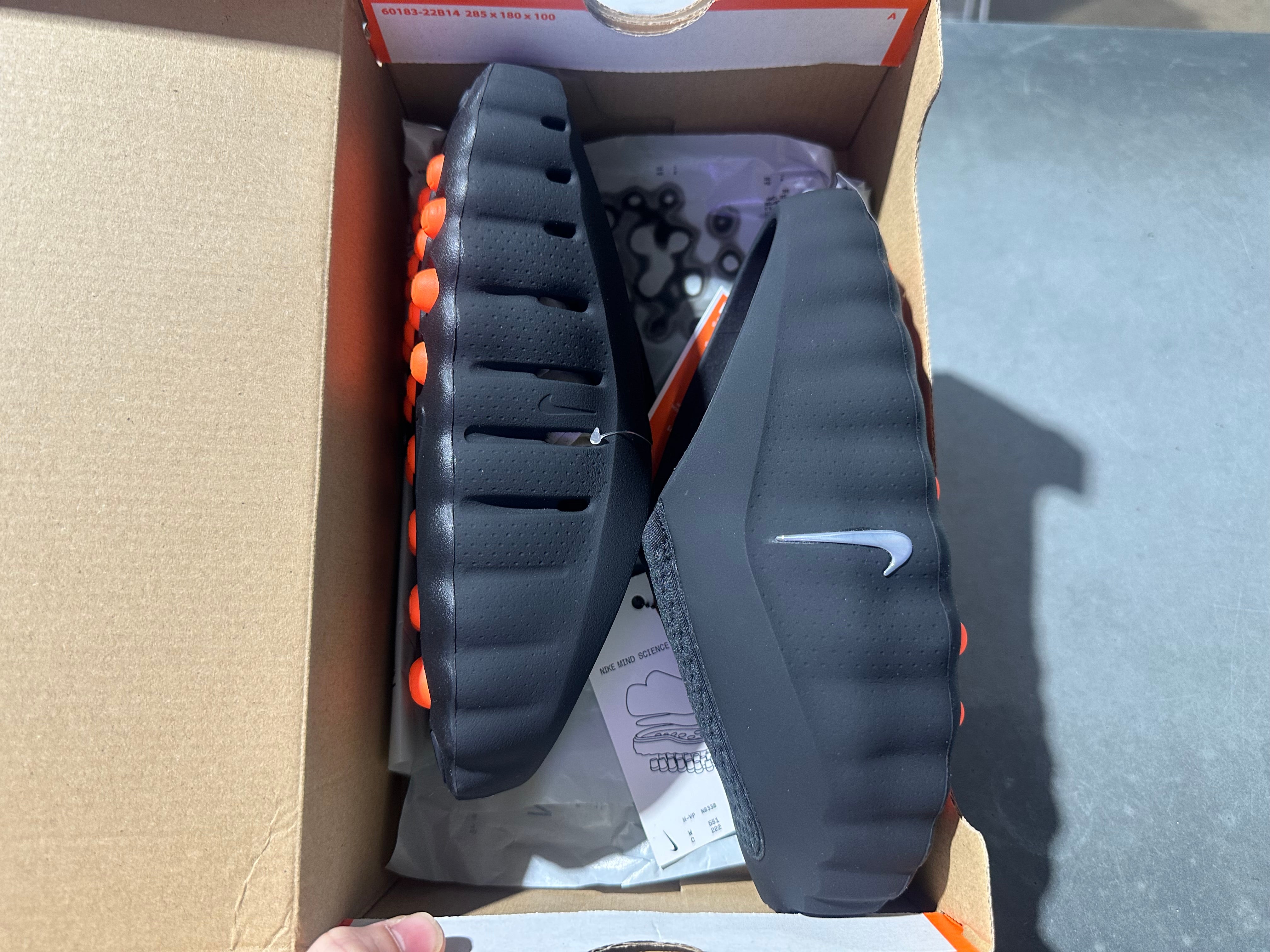 W Nike Mind 001 - Black/Chrome Size 6W/5Y