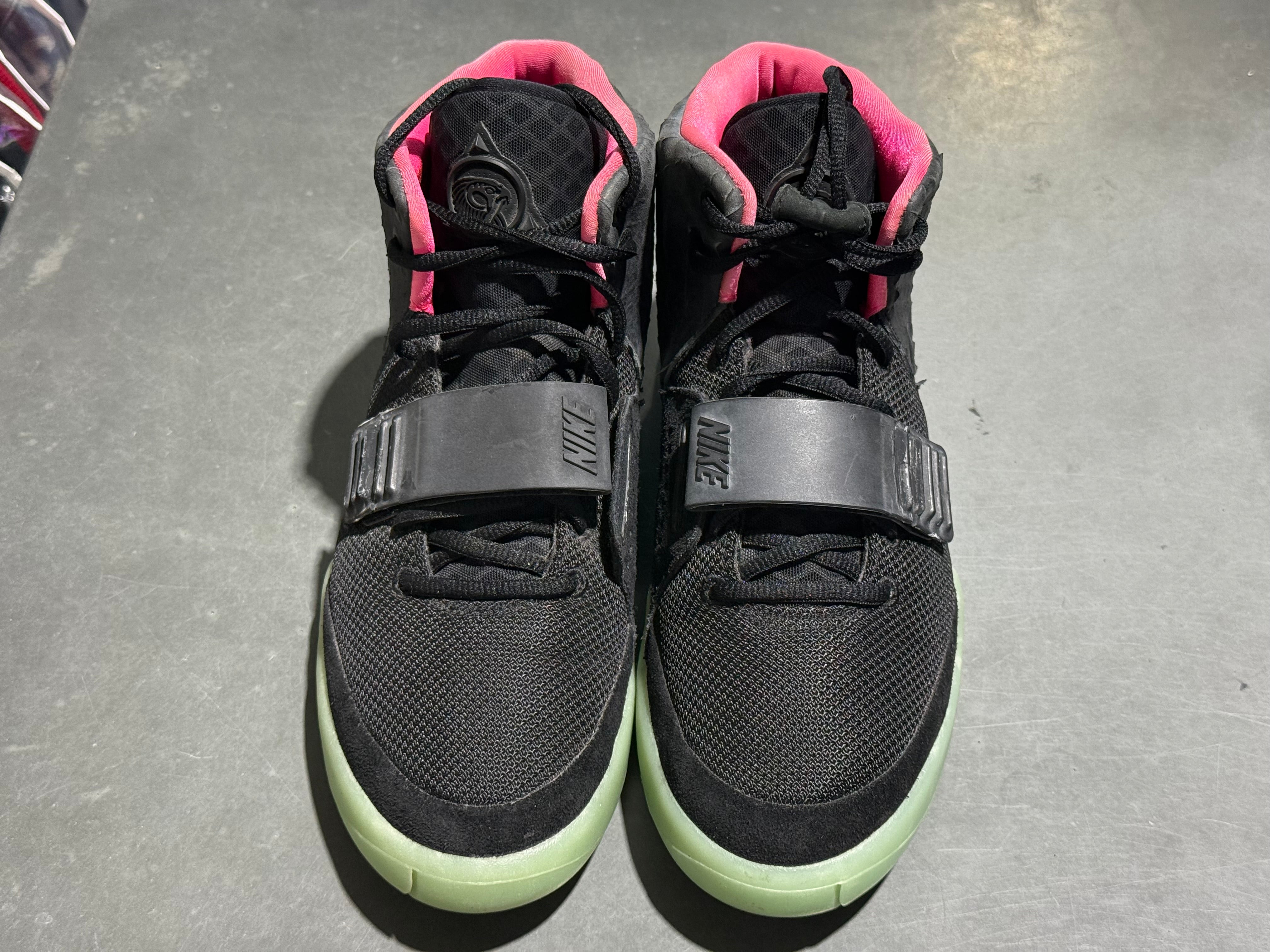 Nike Air Yeezy 2 NRG - Solar Red Size 9