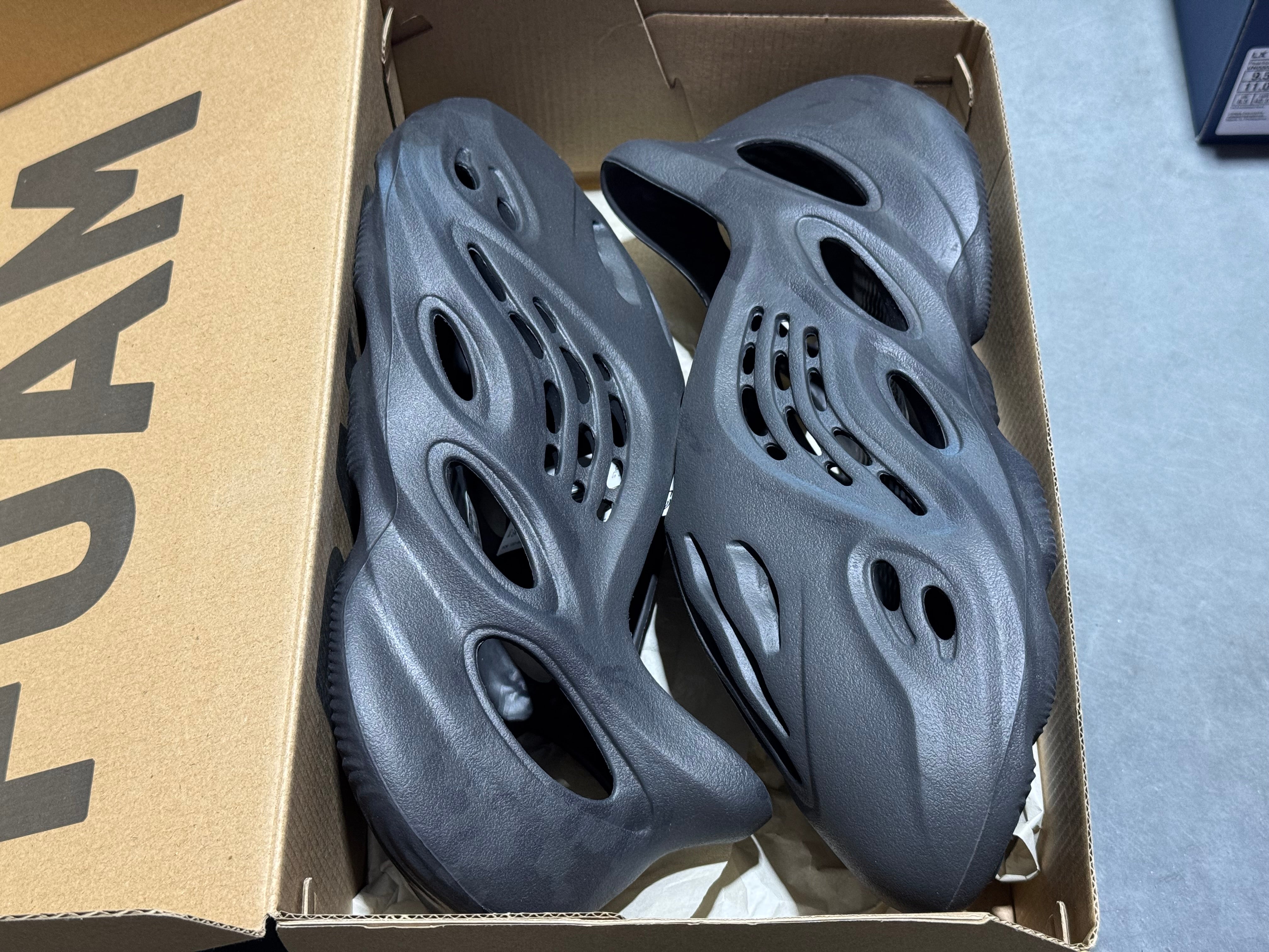 Adidas Yeezy Foam RNNR - Onyx Size 11