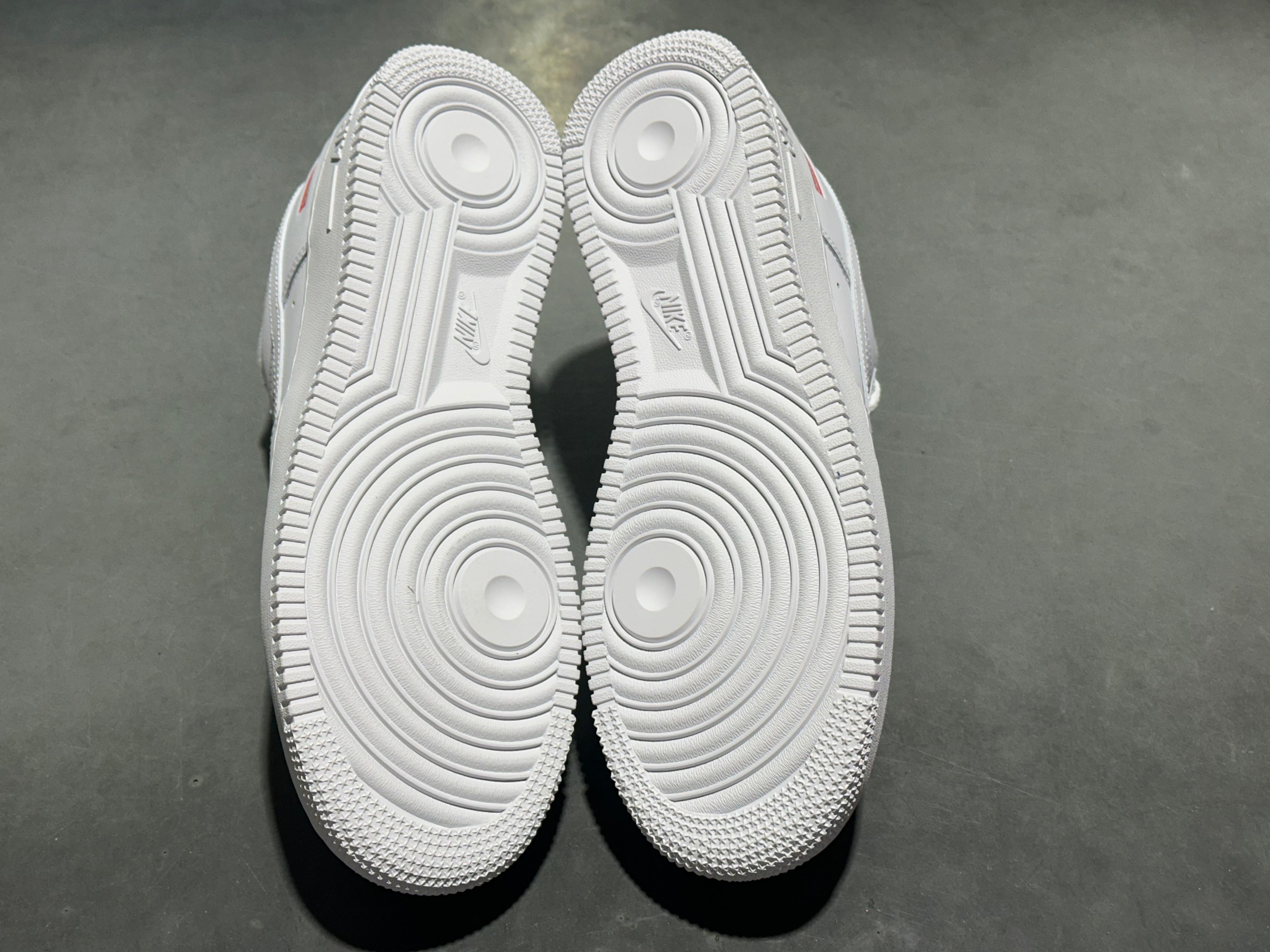 Nike Air Force 1 Low Supreme - White Size 10