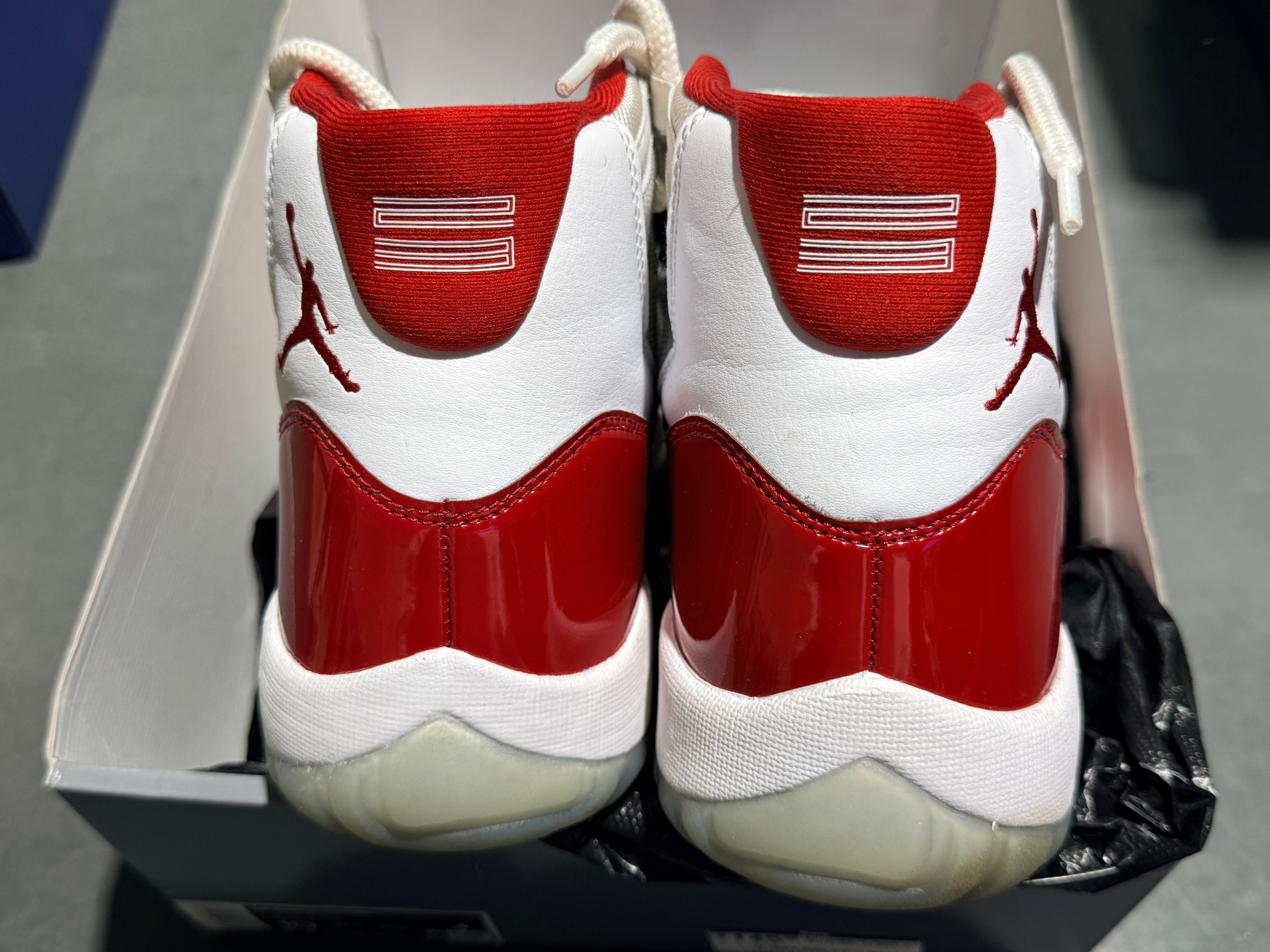 Air Jordan 11 Retro - Cherry Size 10