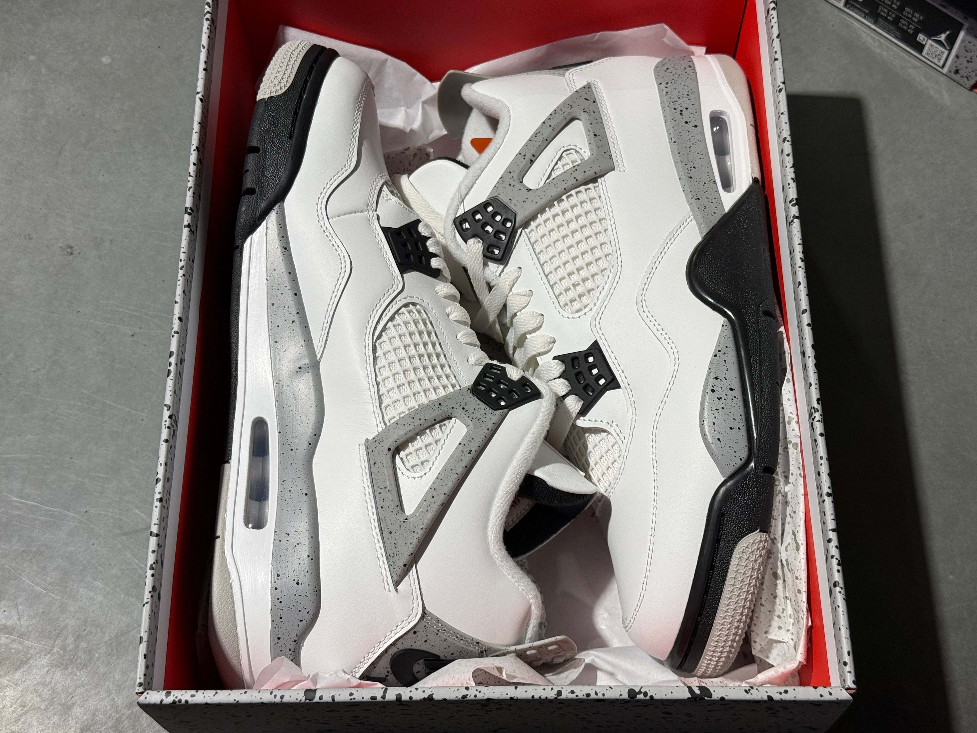Air Jordan 4 Retro - White Cement 2025 Size 11