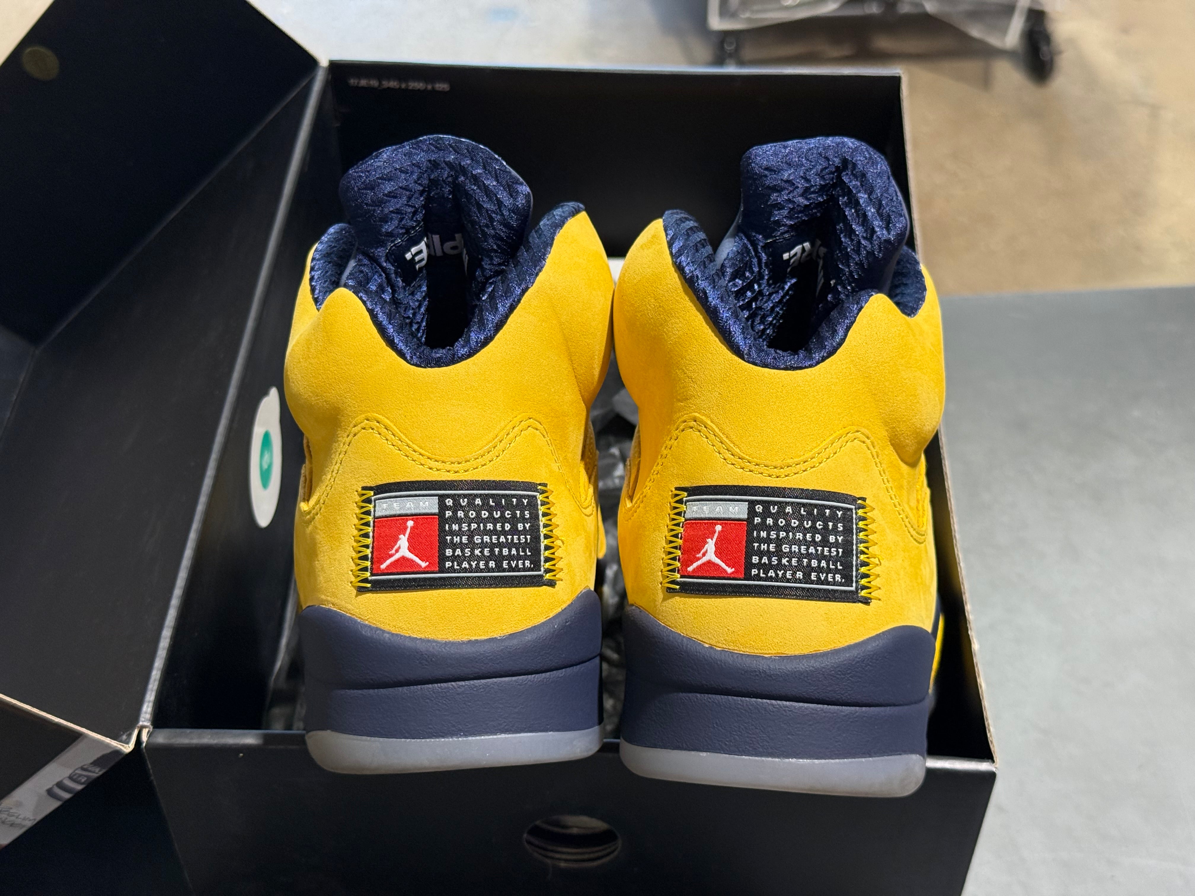 Air Jordan 5 Retro SE - Michigan Size 9.5