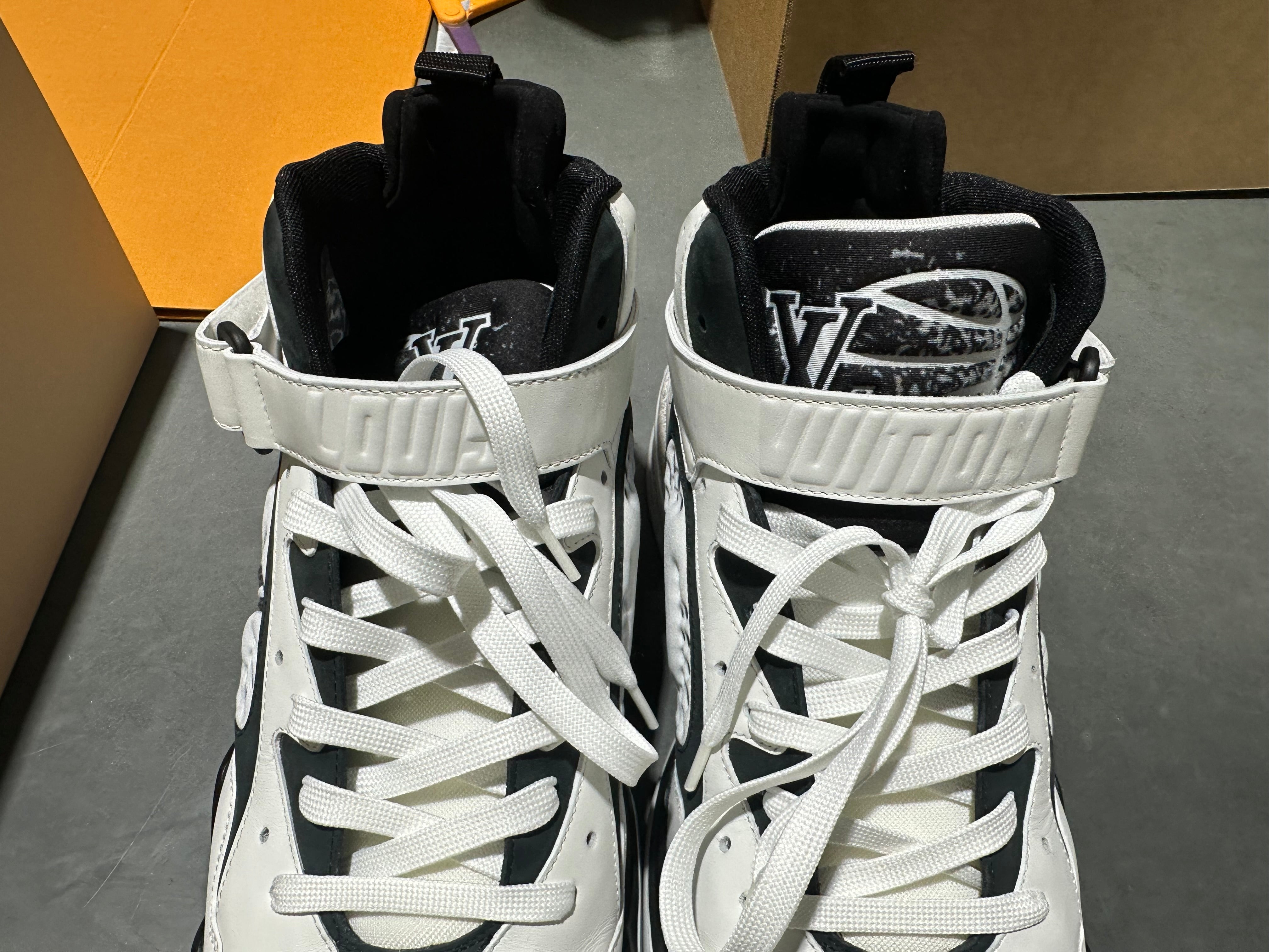 Louis Vuitton LV Trainer 2 - White/Black Size 10LV/11.5US