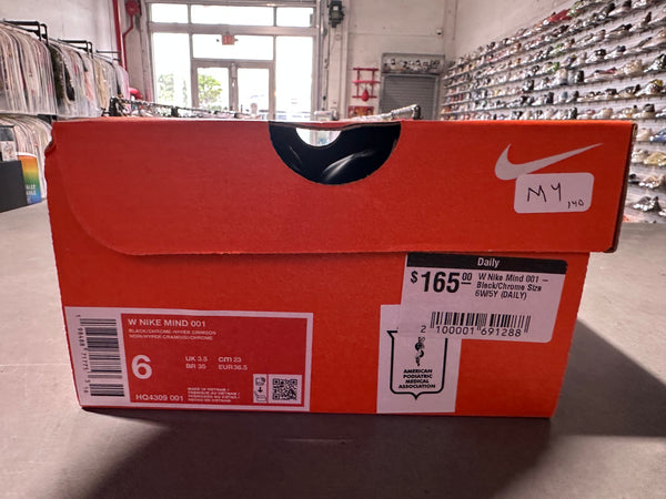 W Nike Mind 001 - Black/Chrome Size 6W/5Y