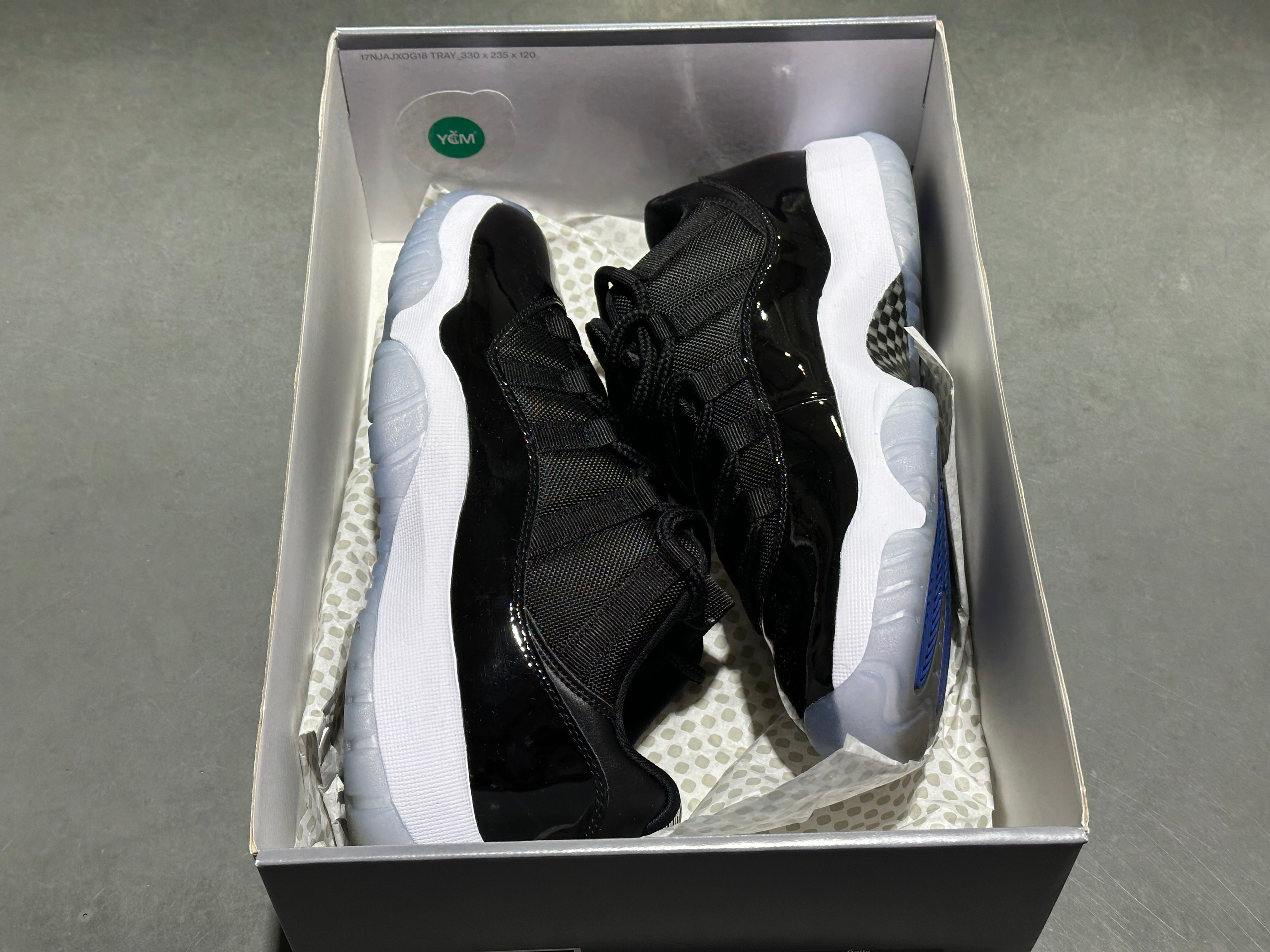 Air Jordan 11 Retro Low - Space Jam Size 8.5