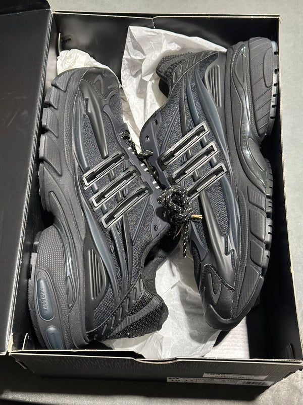 Adidas Adistar Jellyfish - Triple Black Size 10
