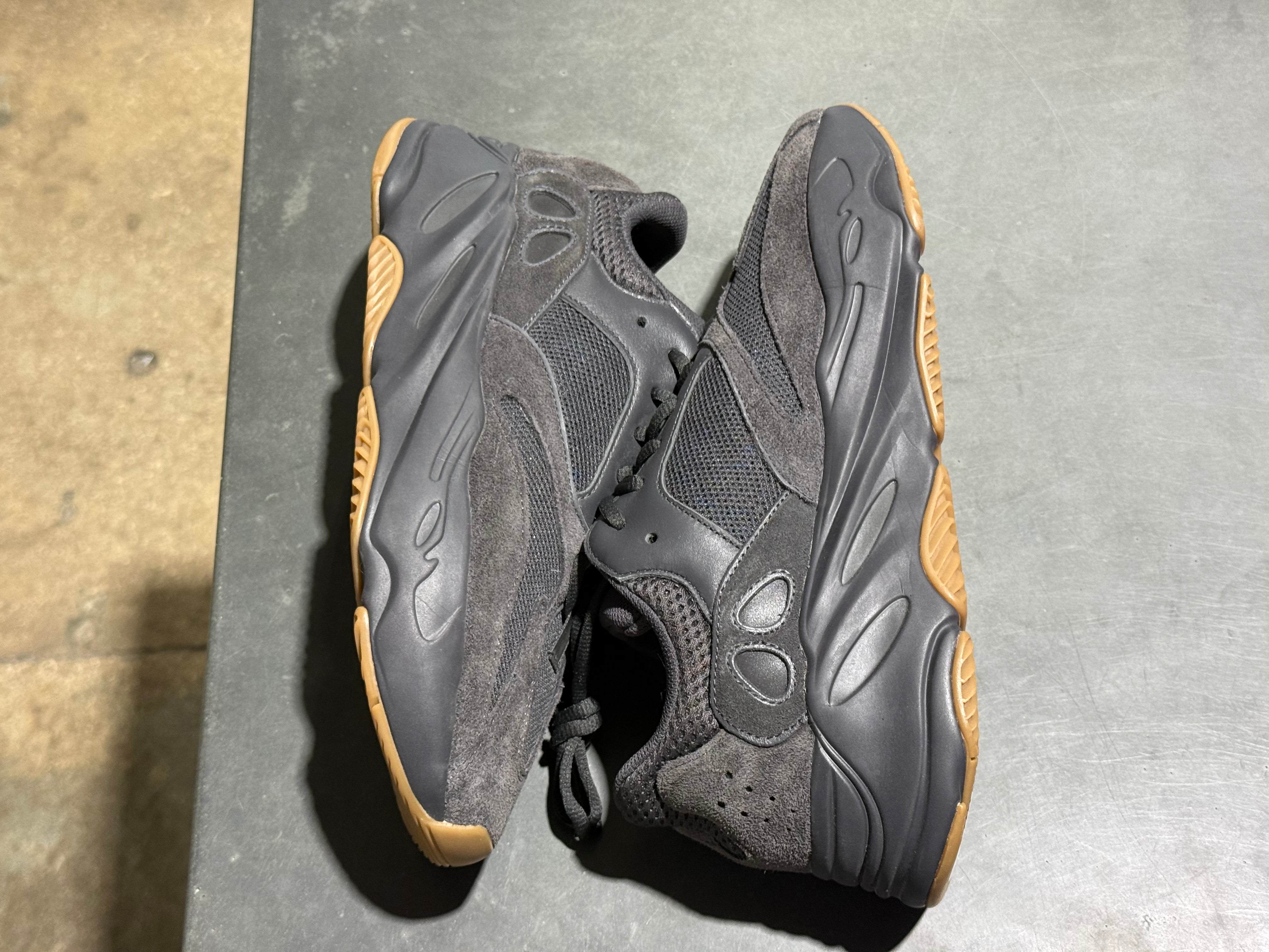 Addidas Yeezy Boost 700 - Utility Black Size 10.5