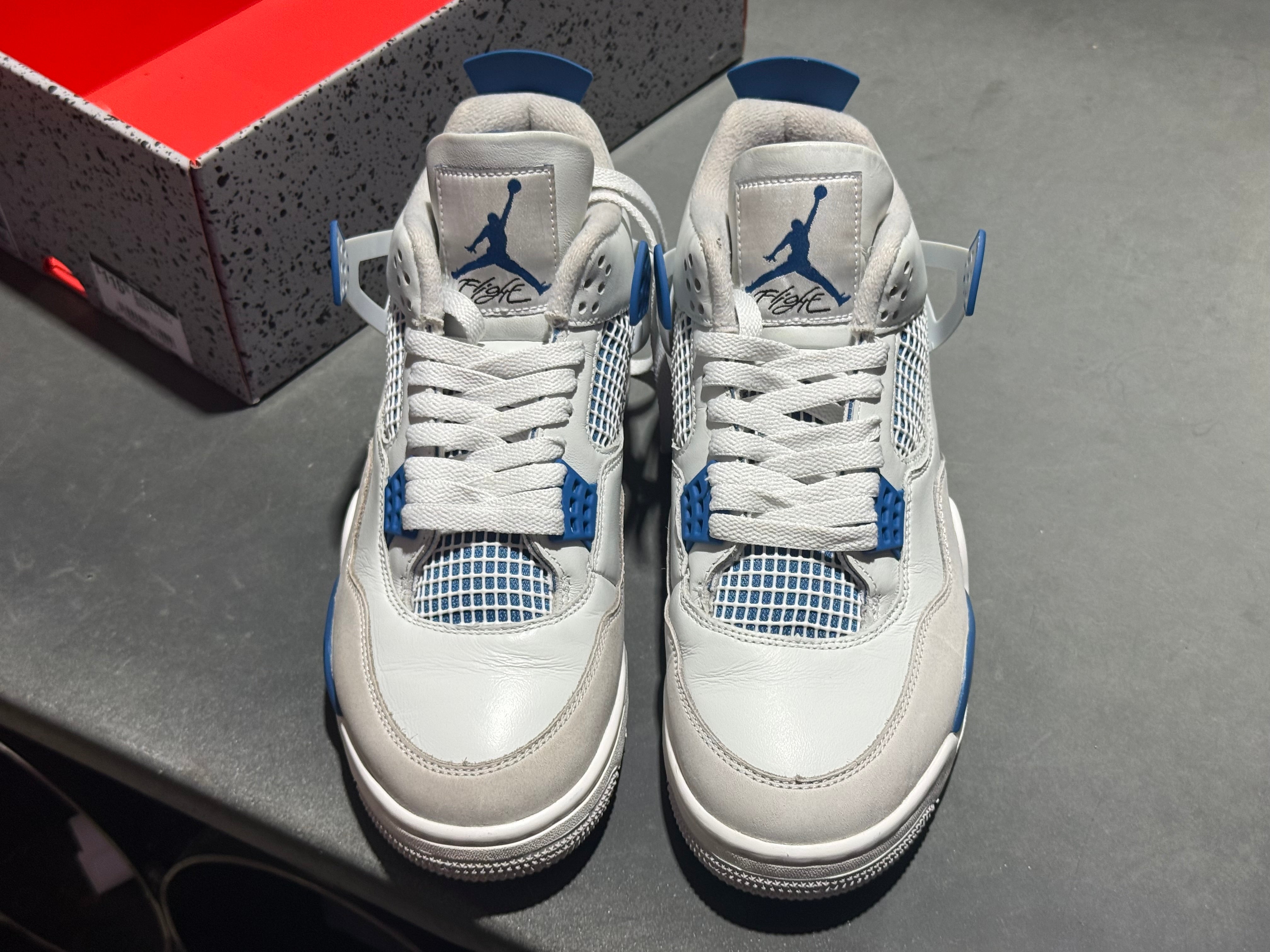 Air Jordan 4 Retro - Military Blue Size 9