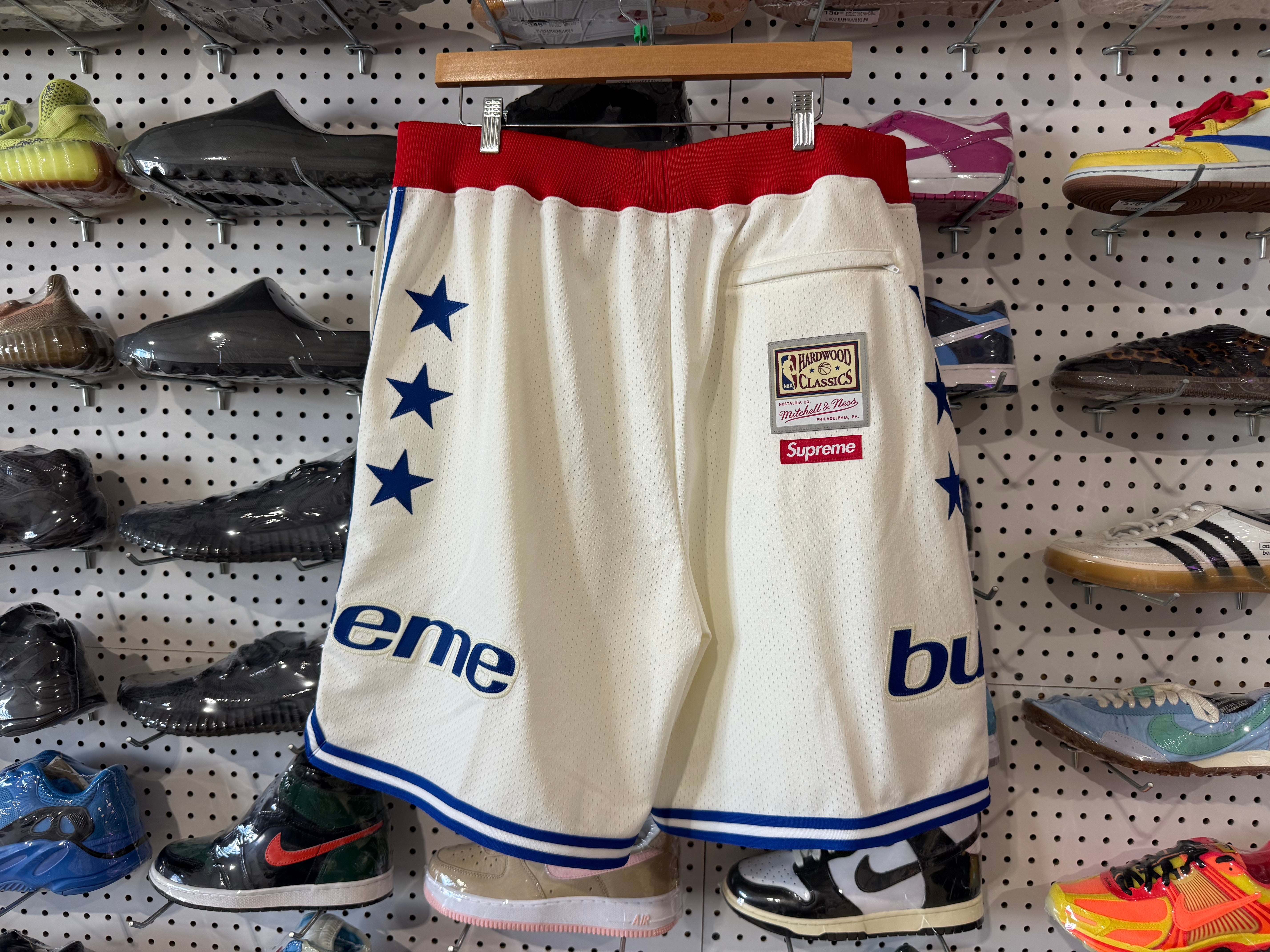 NEW Supreme x M&N Shorts - White Size XL
