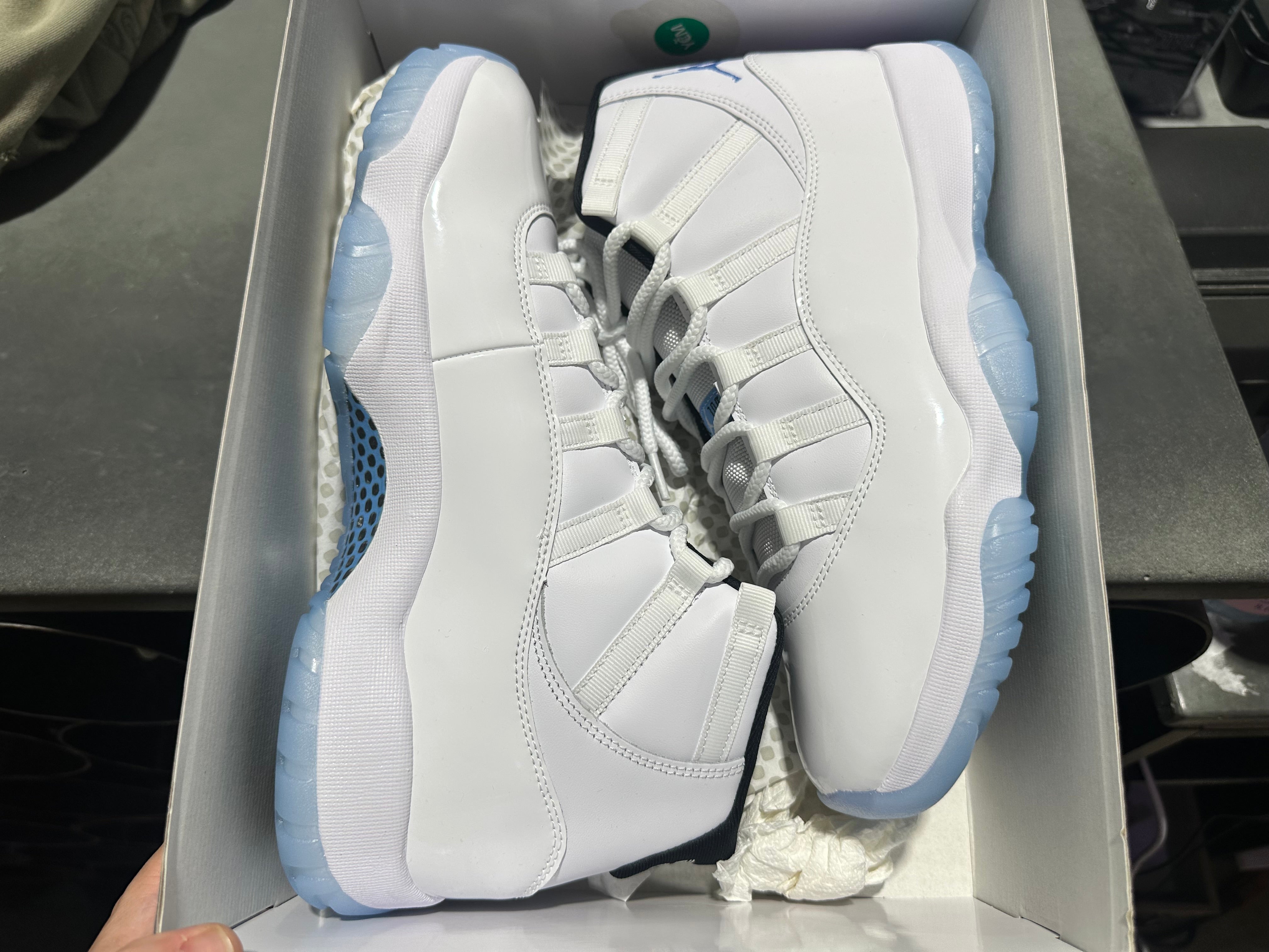 Air Jordan 11 Retro - Legend Blue Size 10.5