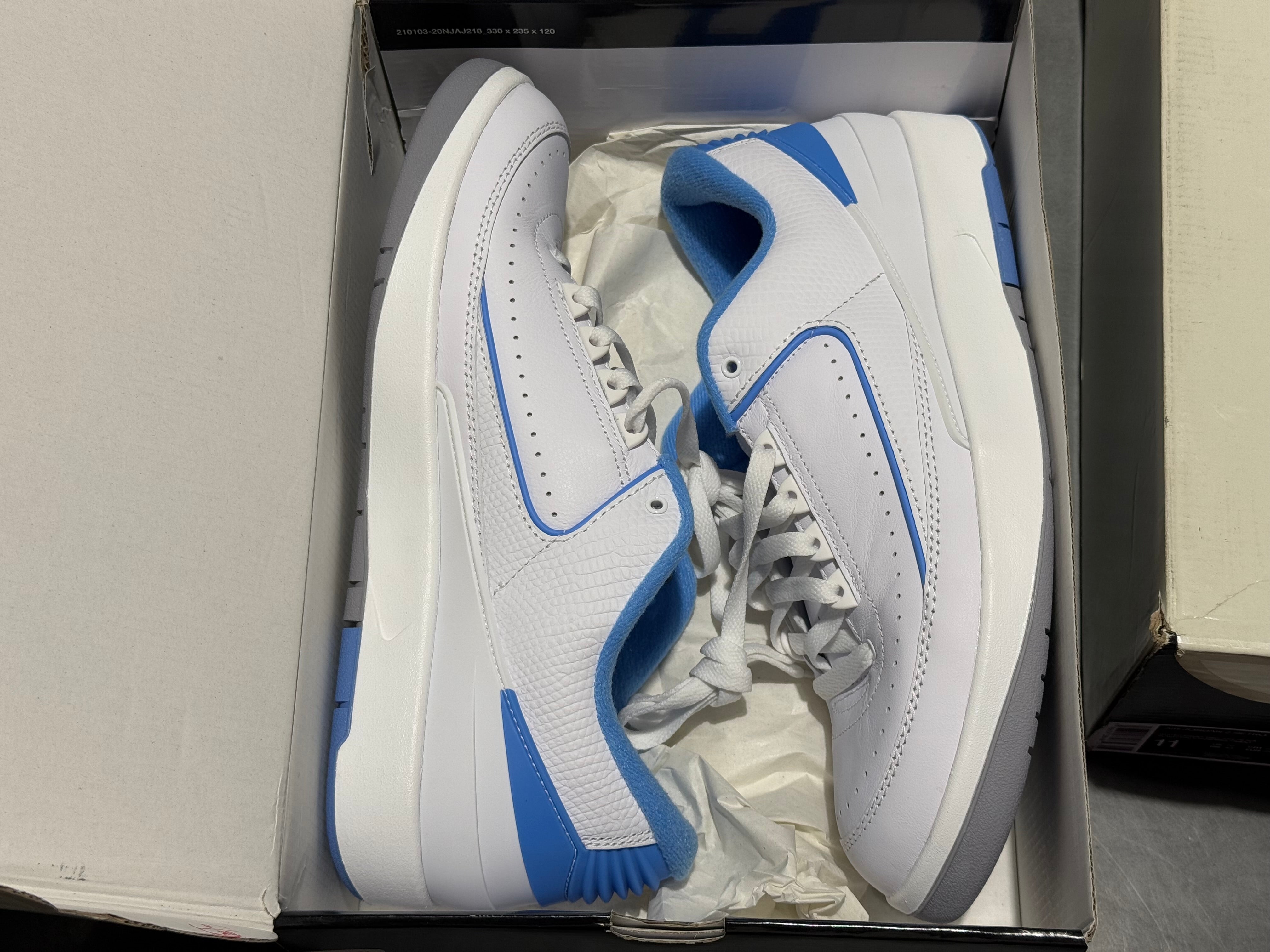 Air Jordan 2 Retro Low - UNC Size 11