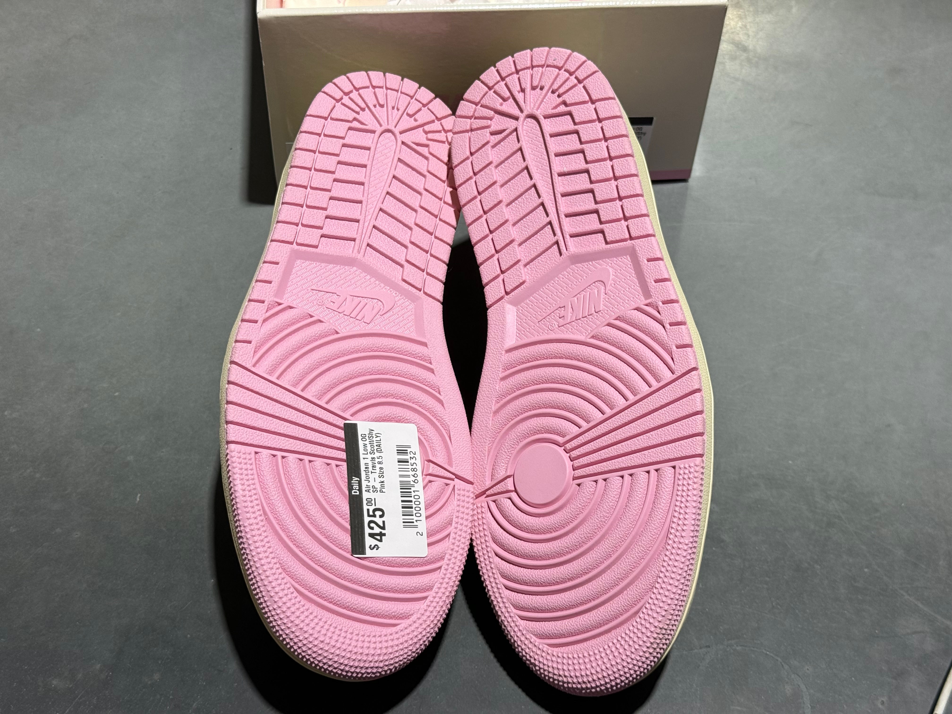 Air Jordan 1 Low OG SP - Travis Scott/Shy Pink Size 8.5