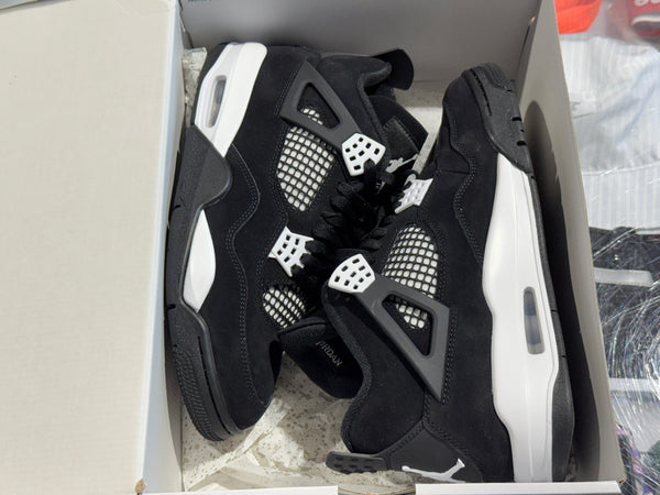 Air Jordan 4 Retro - White Thunder Size 9.5