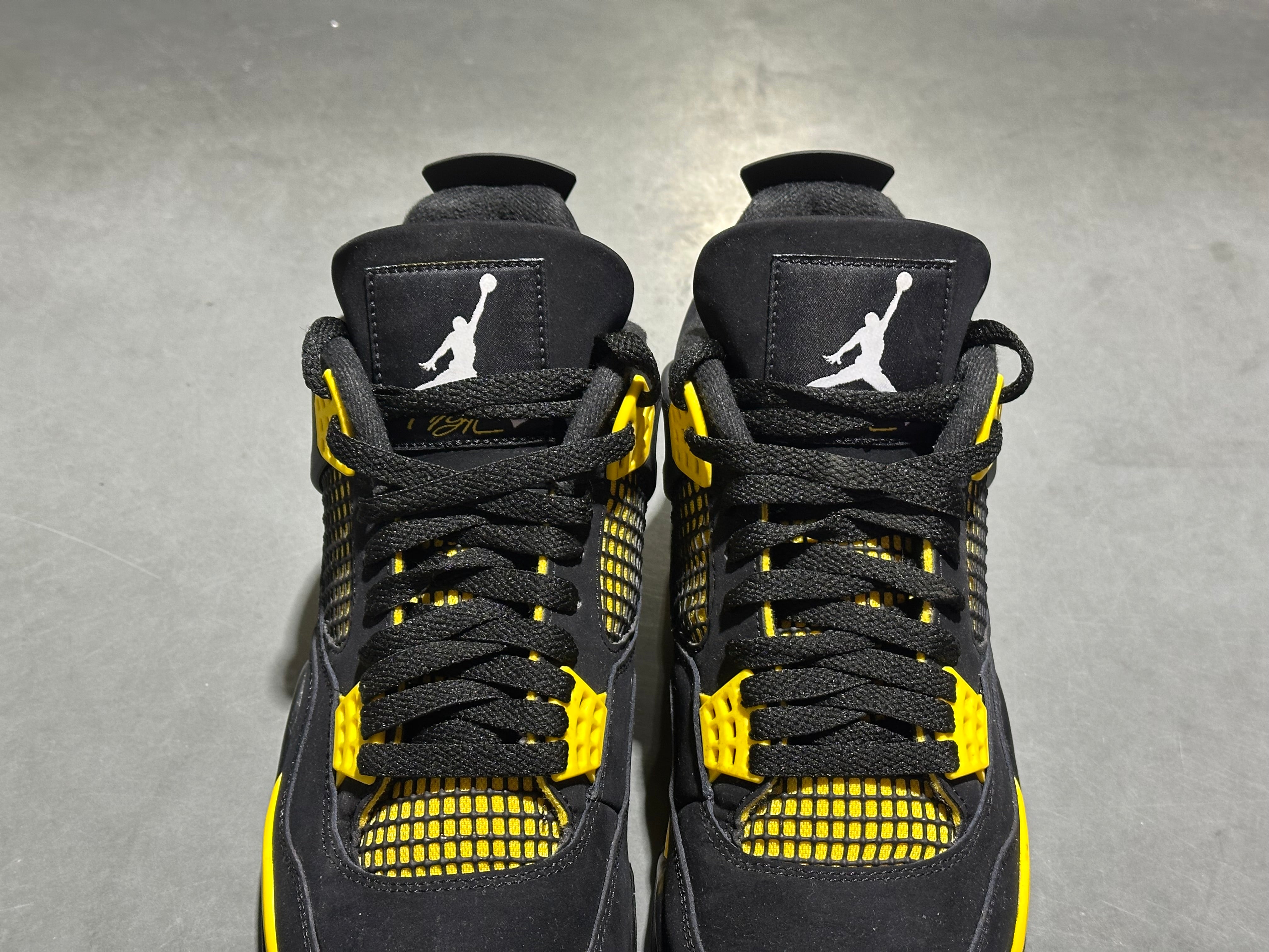 Air Jordan 4 Retro - Thunder Size 8.5