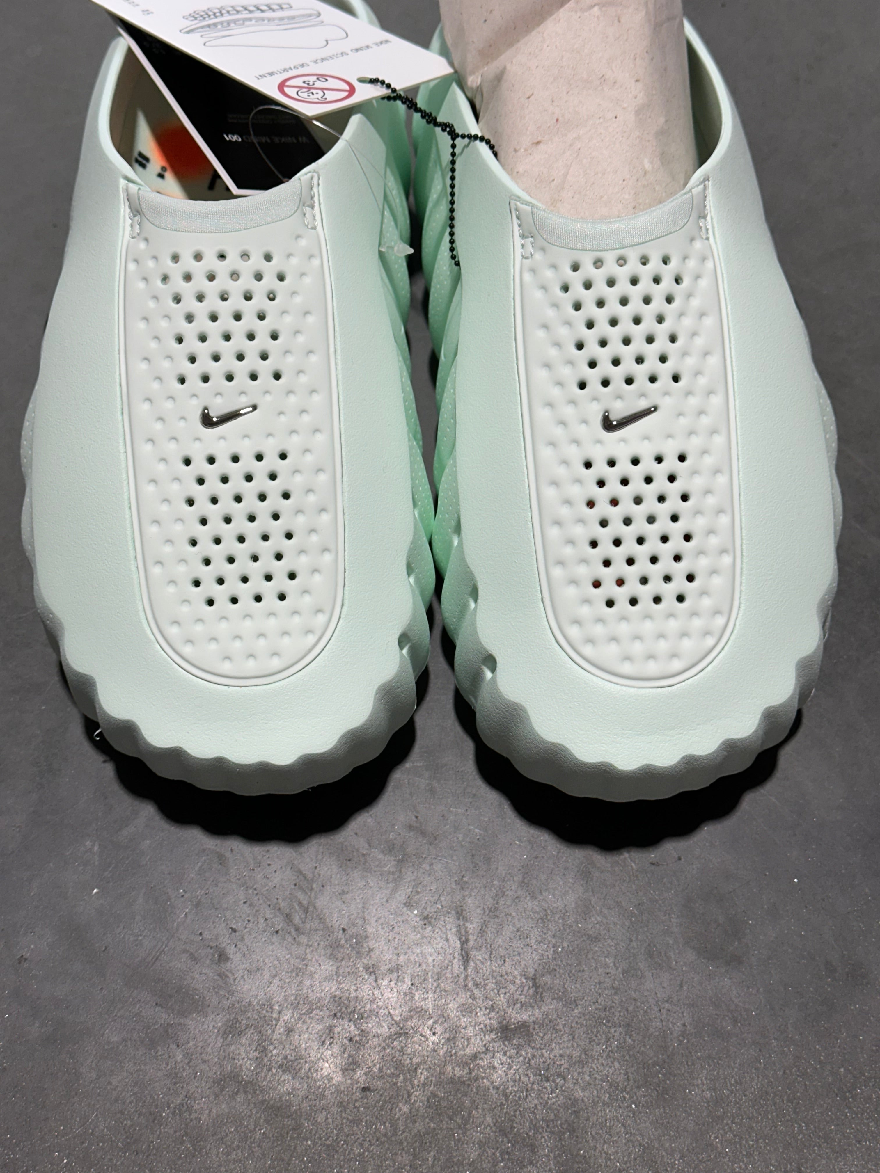 W Nike Mind 001 - Barely Green Size 10W/8.5M