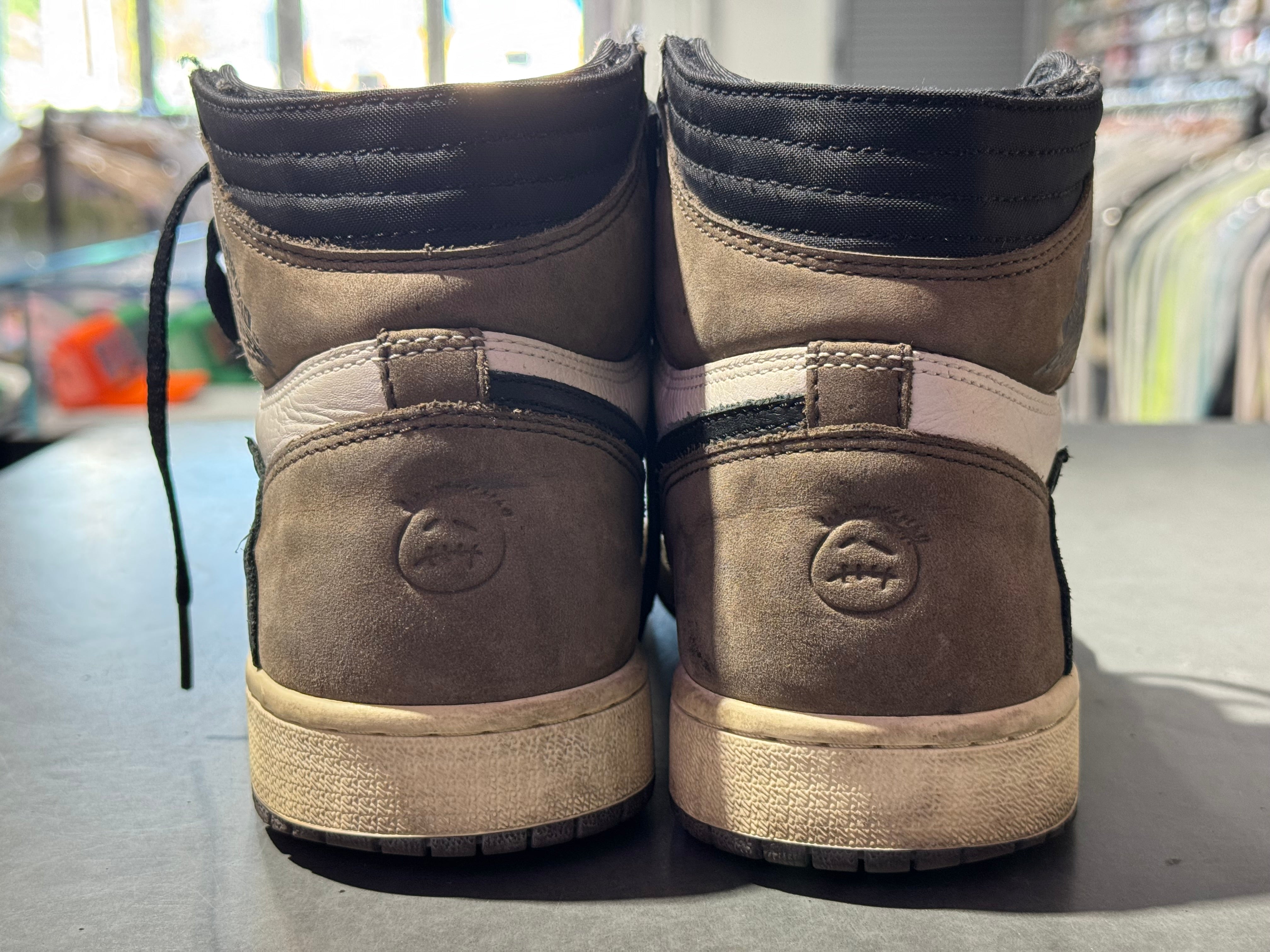 Air Jordan 1 Retro High OG - Travis Scott Mocha Size 9
