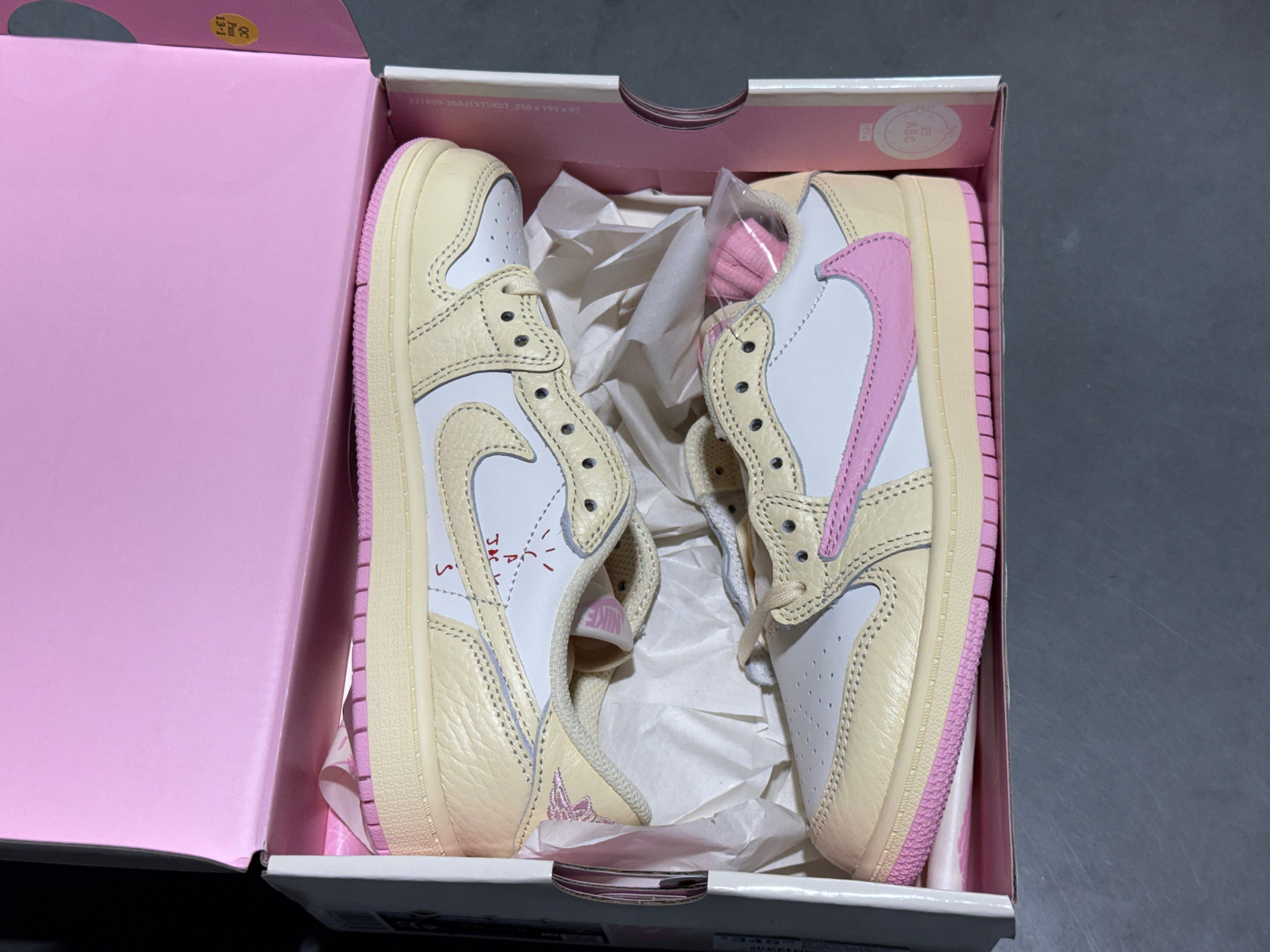 Air Jordan 1 Low OG SP (PS) - Travis Scott/Shy Pink Size 3Y
