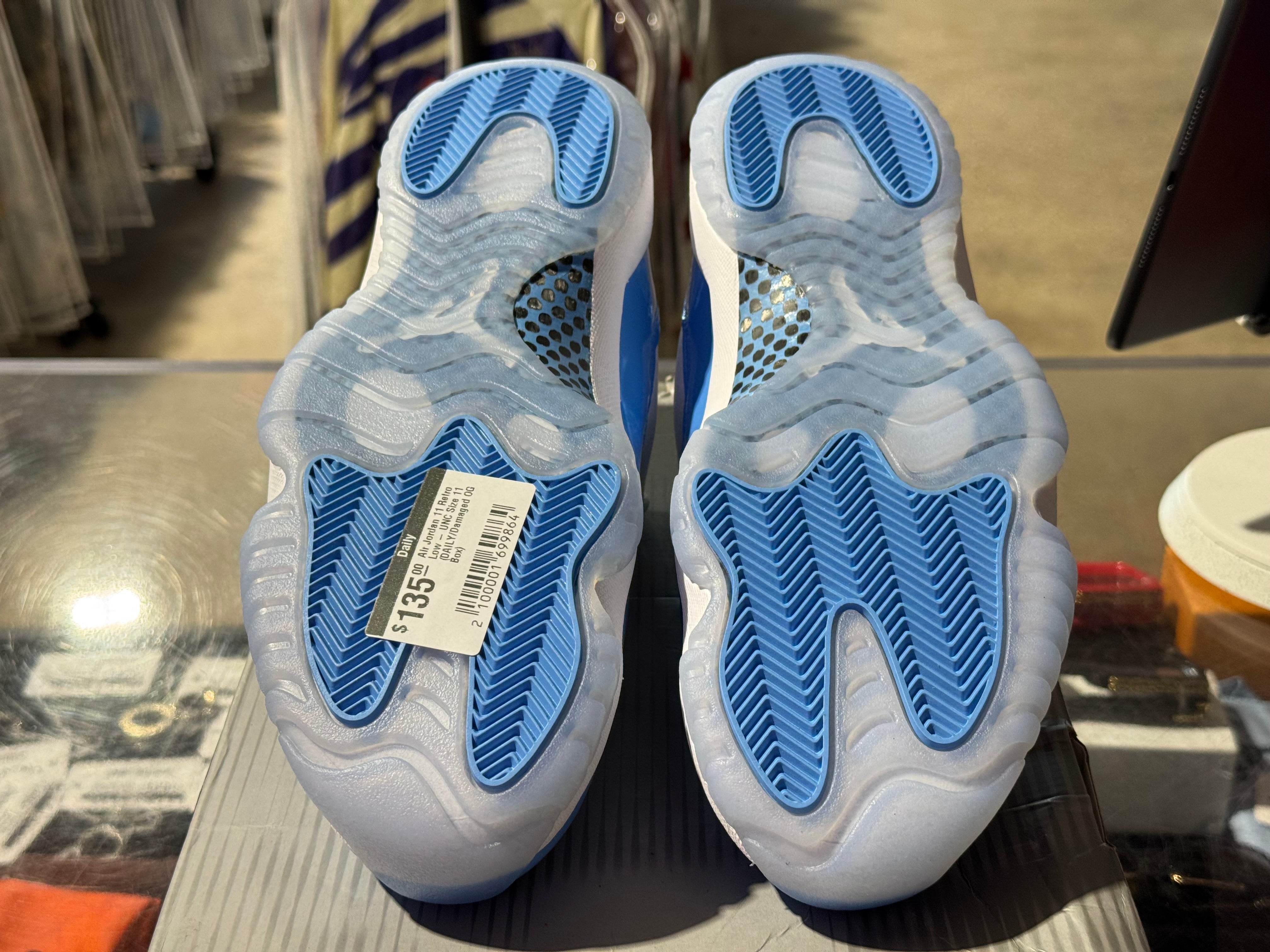 Air Jordan 11 Retro Low - UNC Size 11