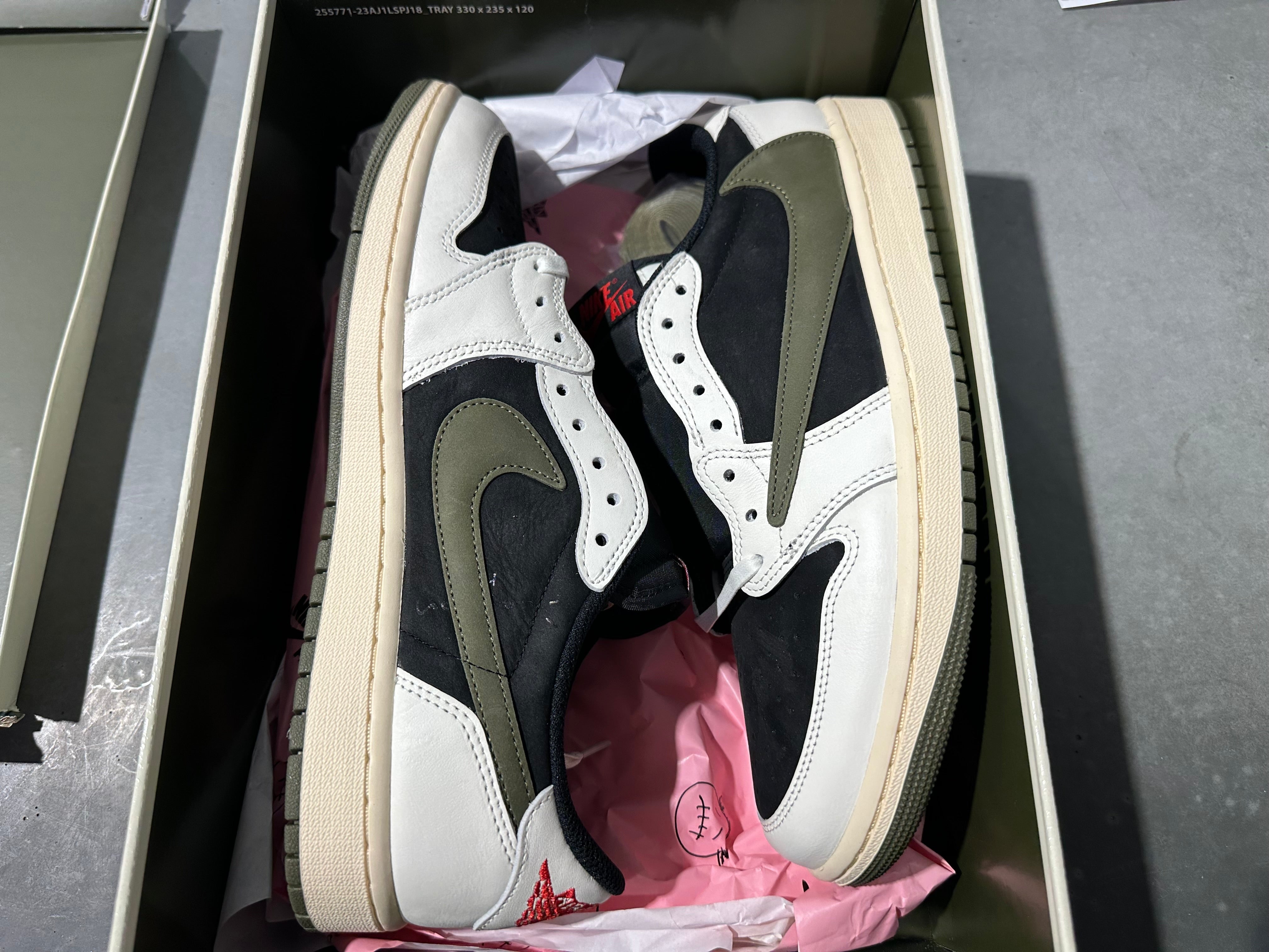 Air Jordan 1 low OG SP - Travis Scott/Olive Size 11W/9.5M